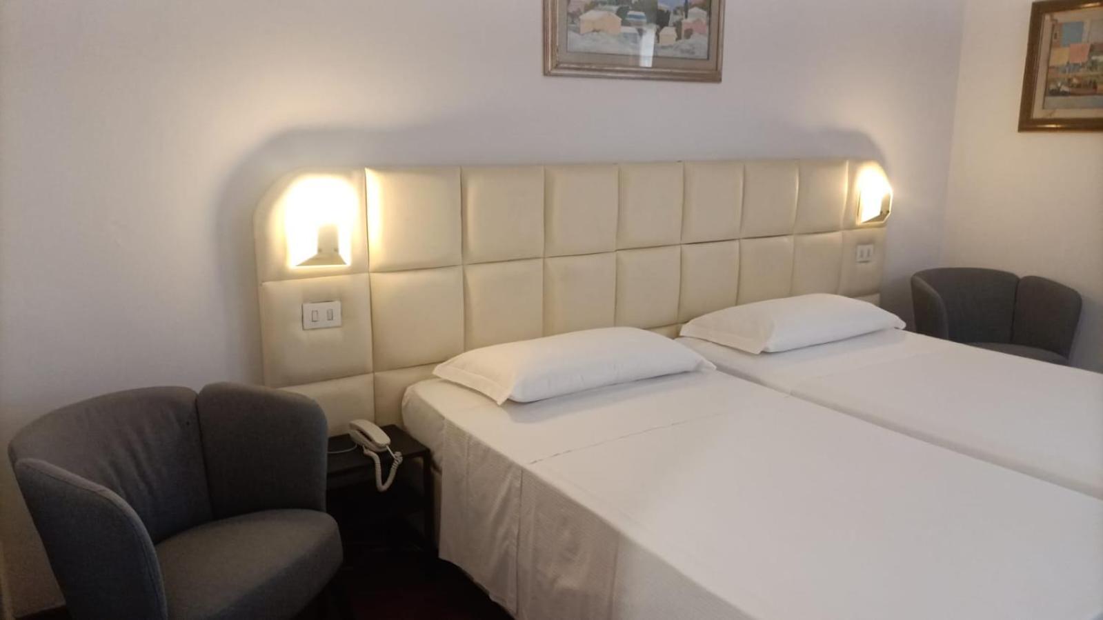 Twin Room - Photo 1