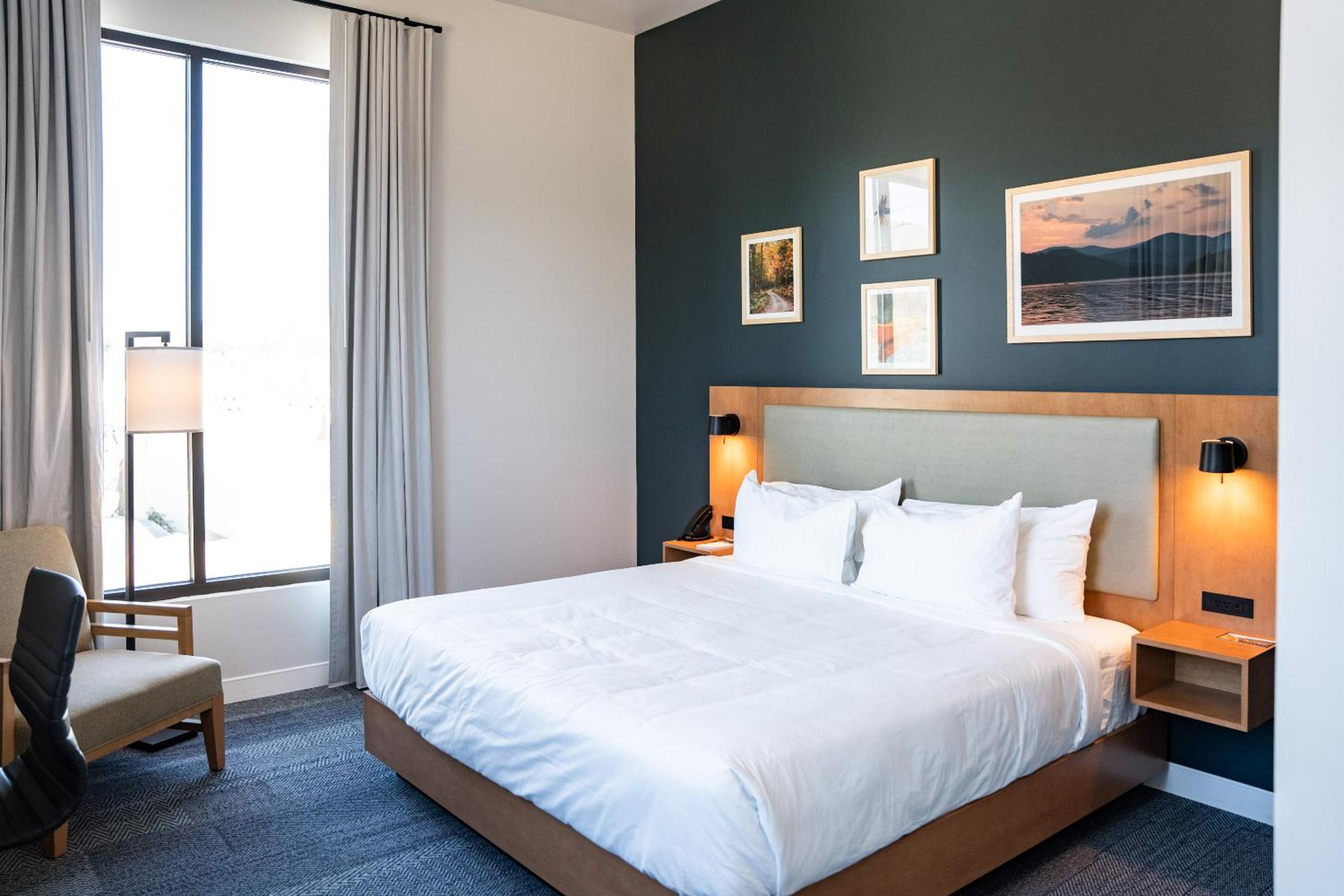 Standard King Room photo 3