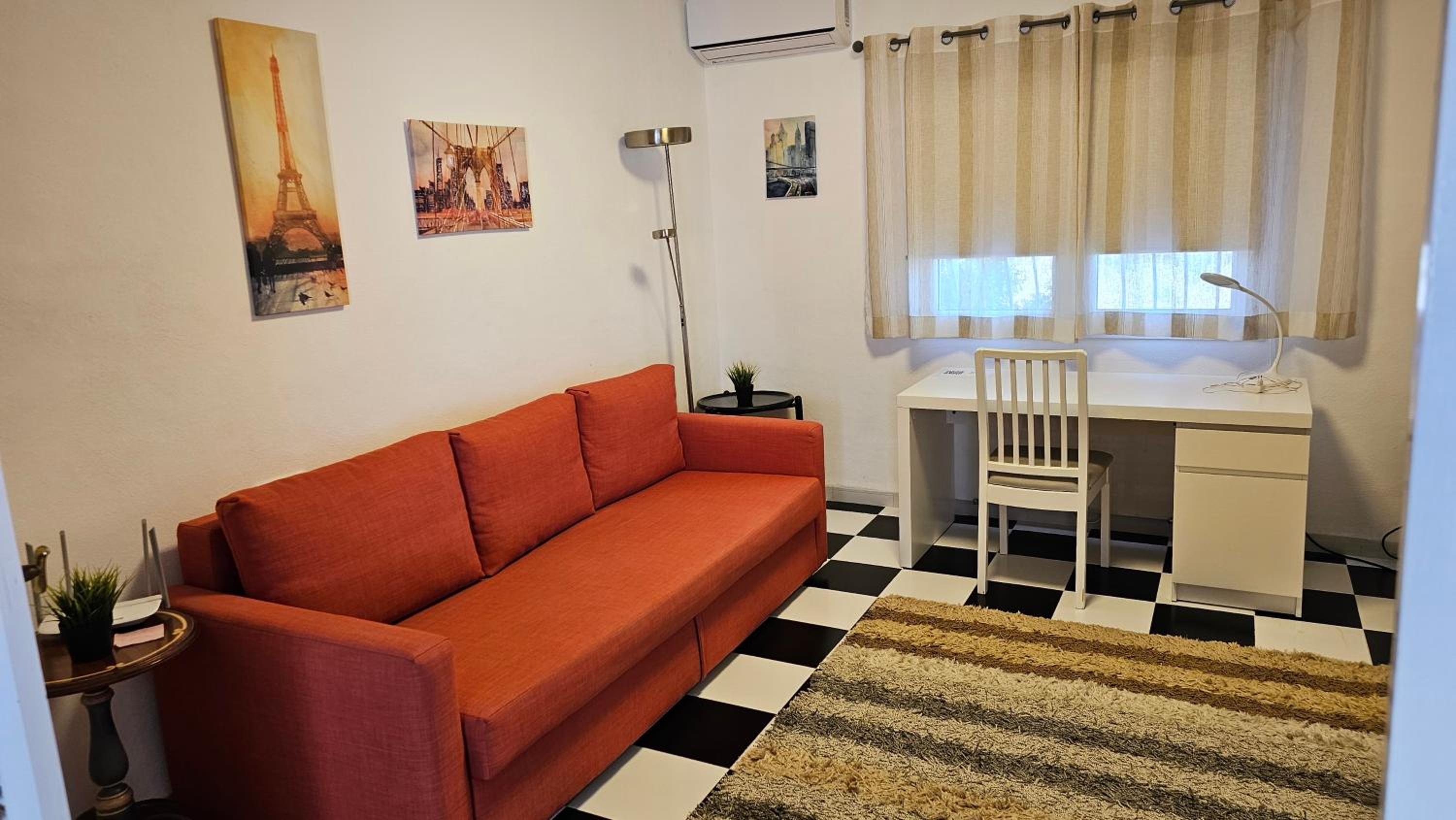 Four-Bedroom House photo 3