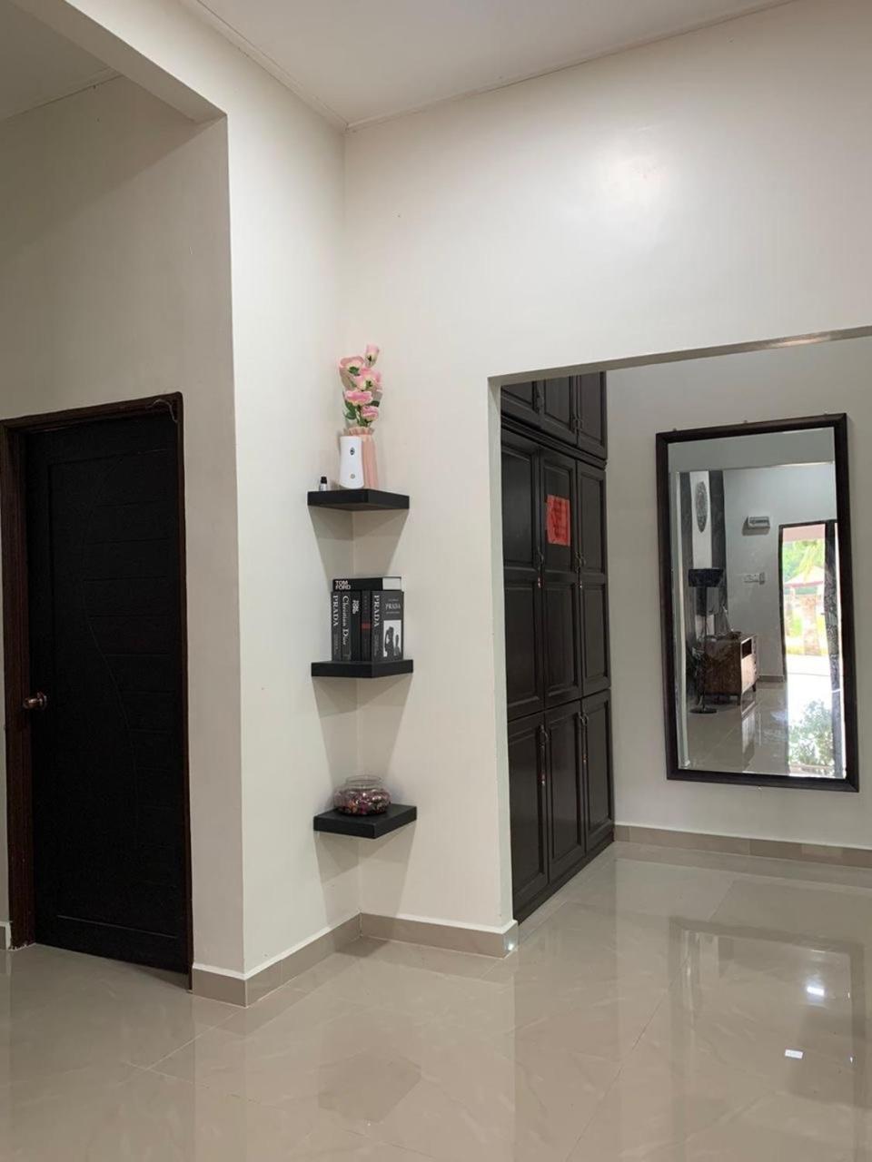 Three-Bedroom House photo 3