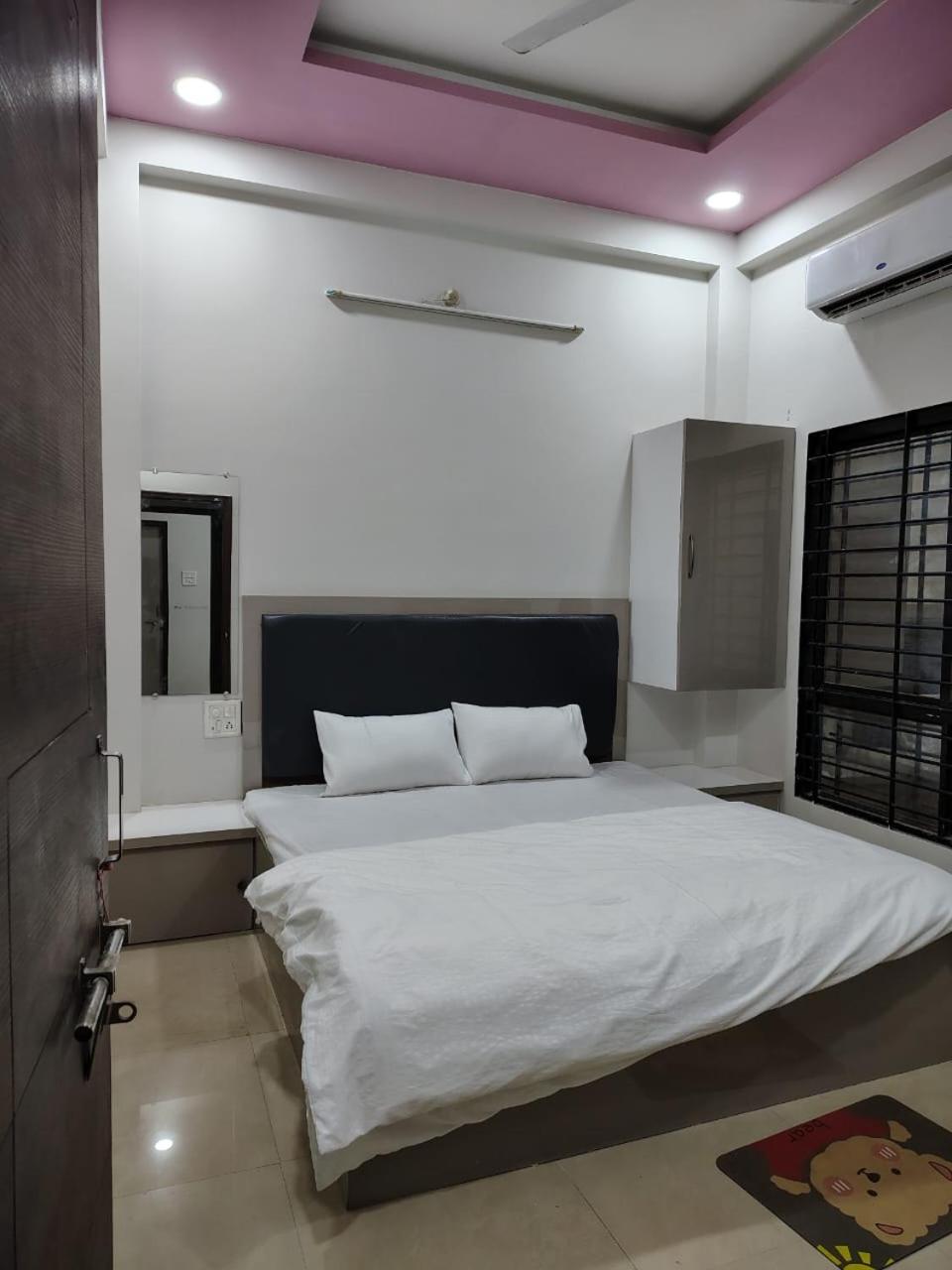 Three-Bedroom Apartment photo 1