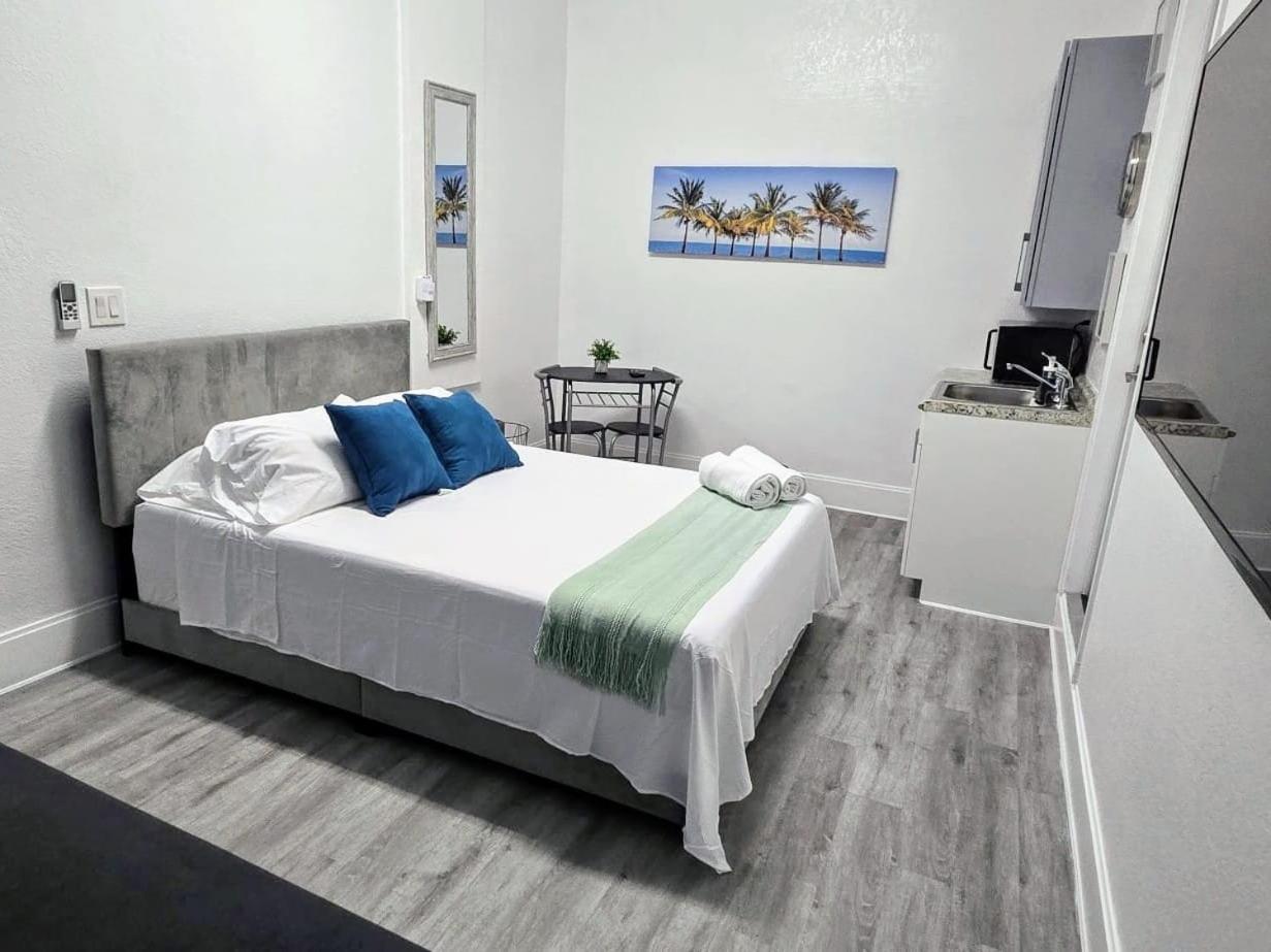 Family Room With Private Bathroom photo 3