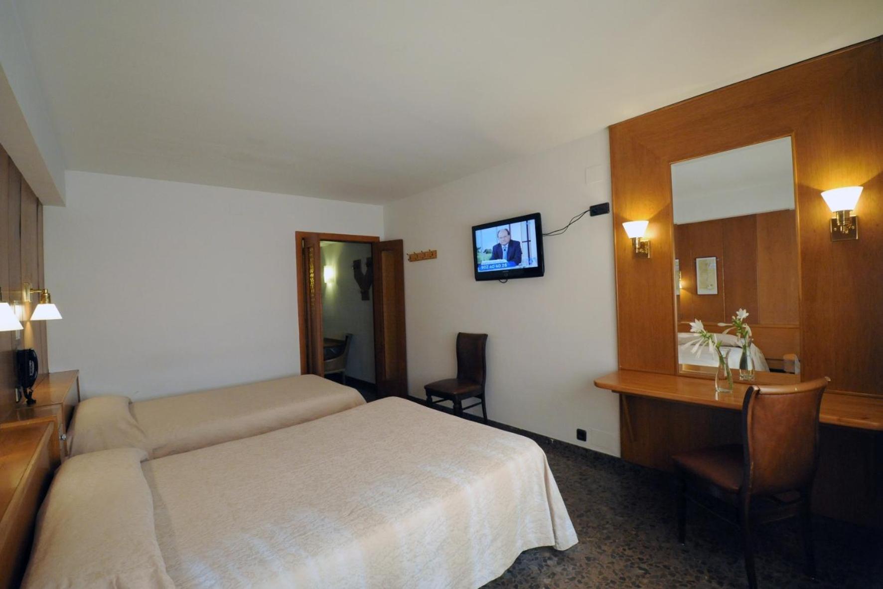 Triple Room (3 Adults) photo 2