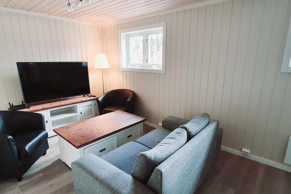 Five-Bedroom House photo 1