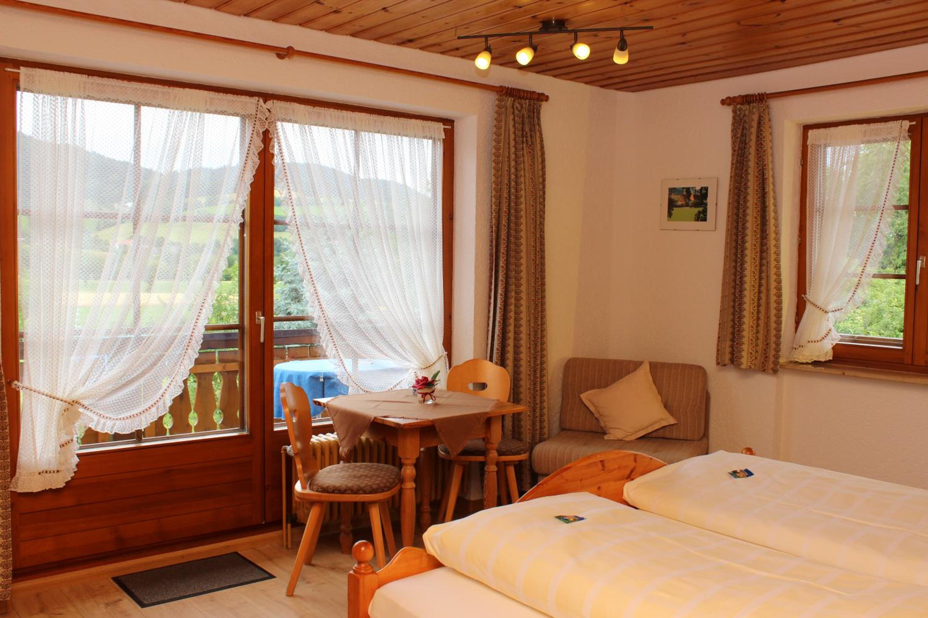 Double Room with Balcony - Photo 3