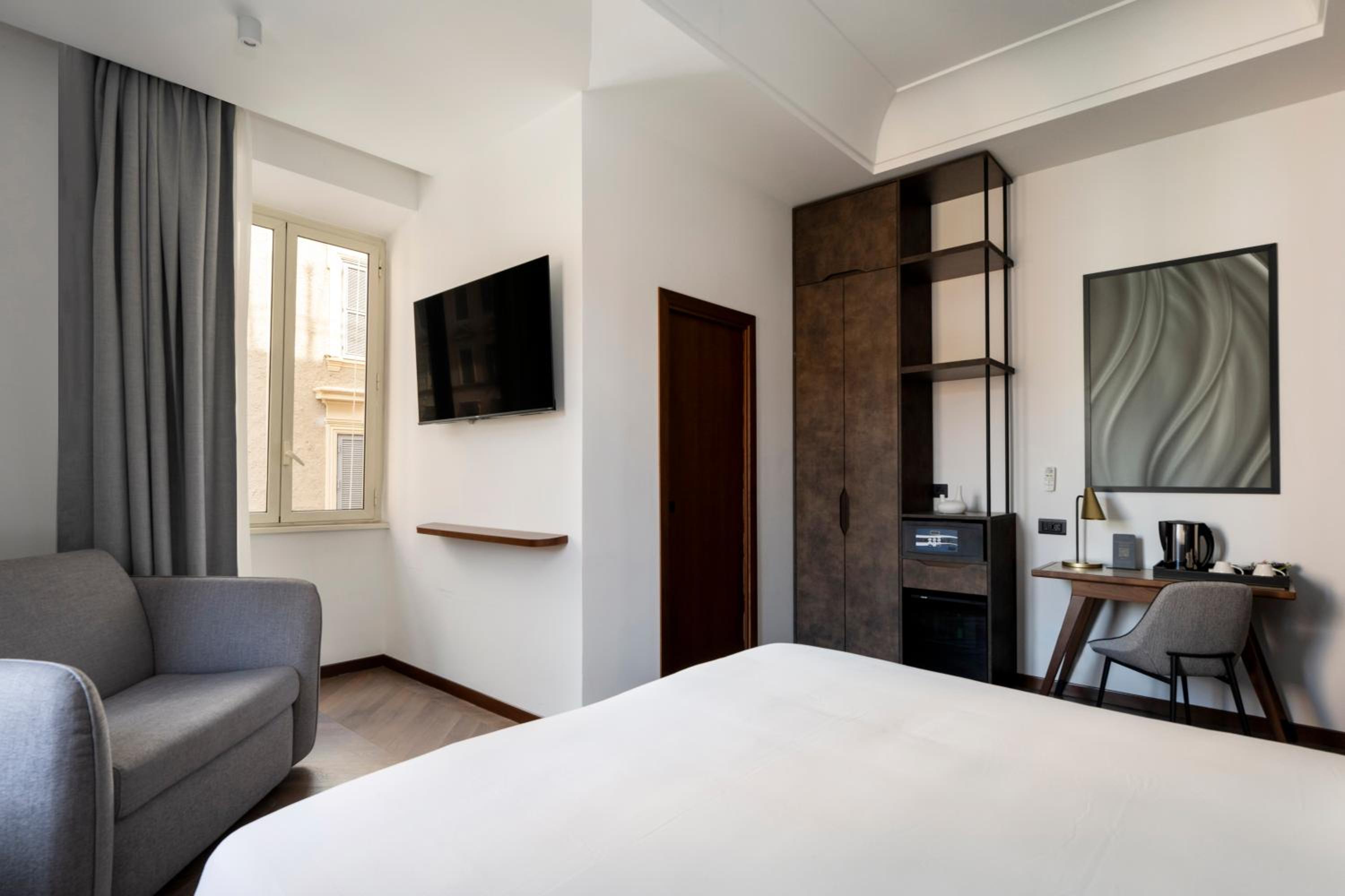 Deluxe King Room photo 2