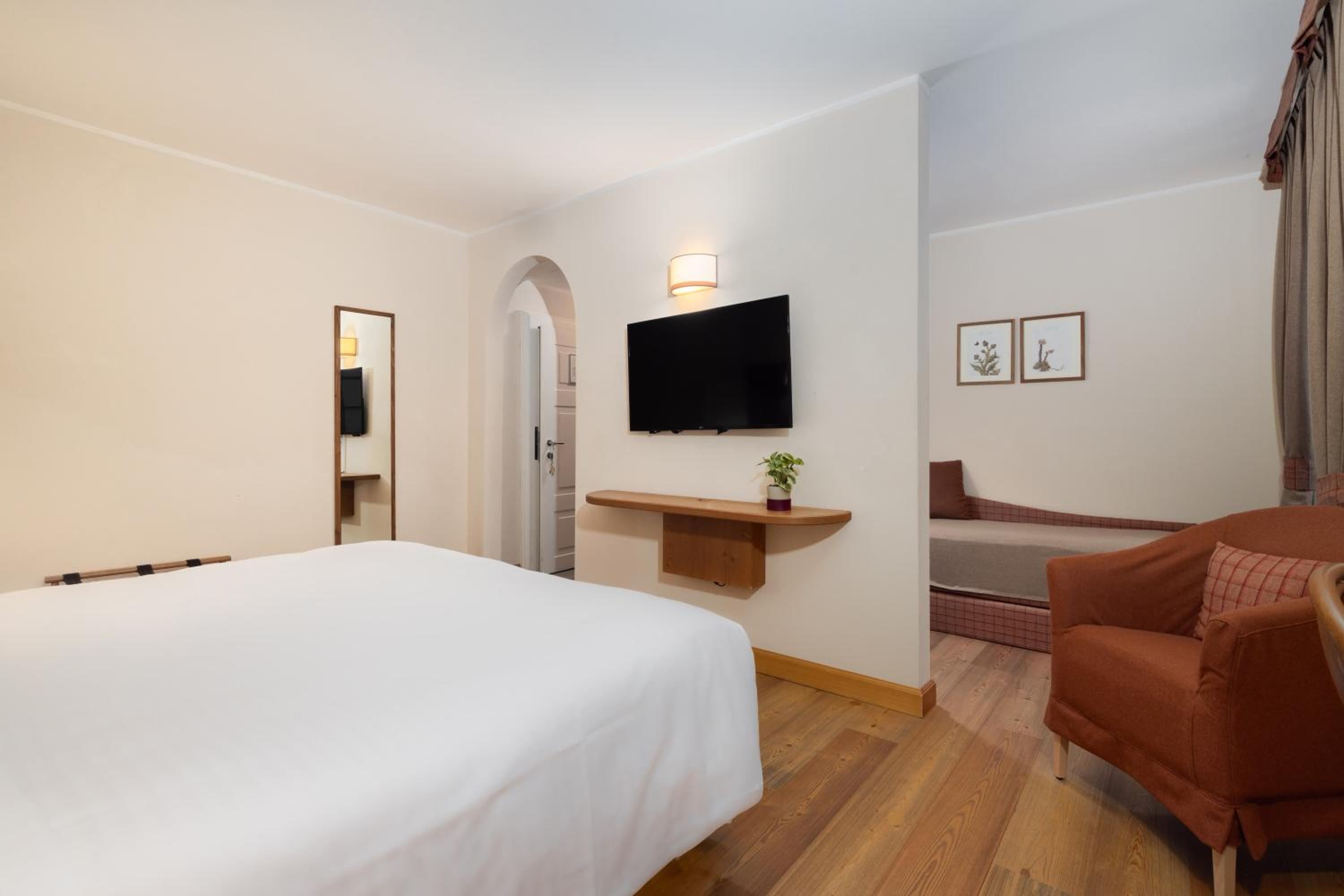 Junior Suite with Spa Access - Photo 2