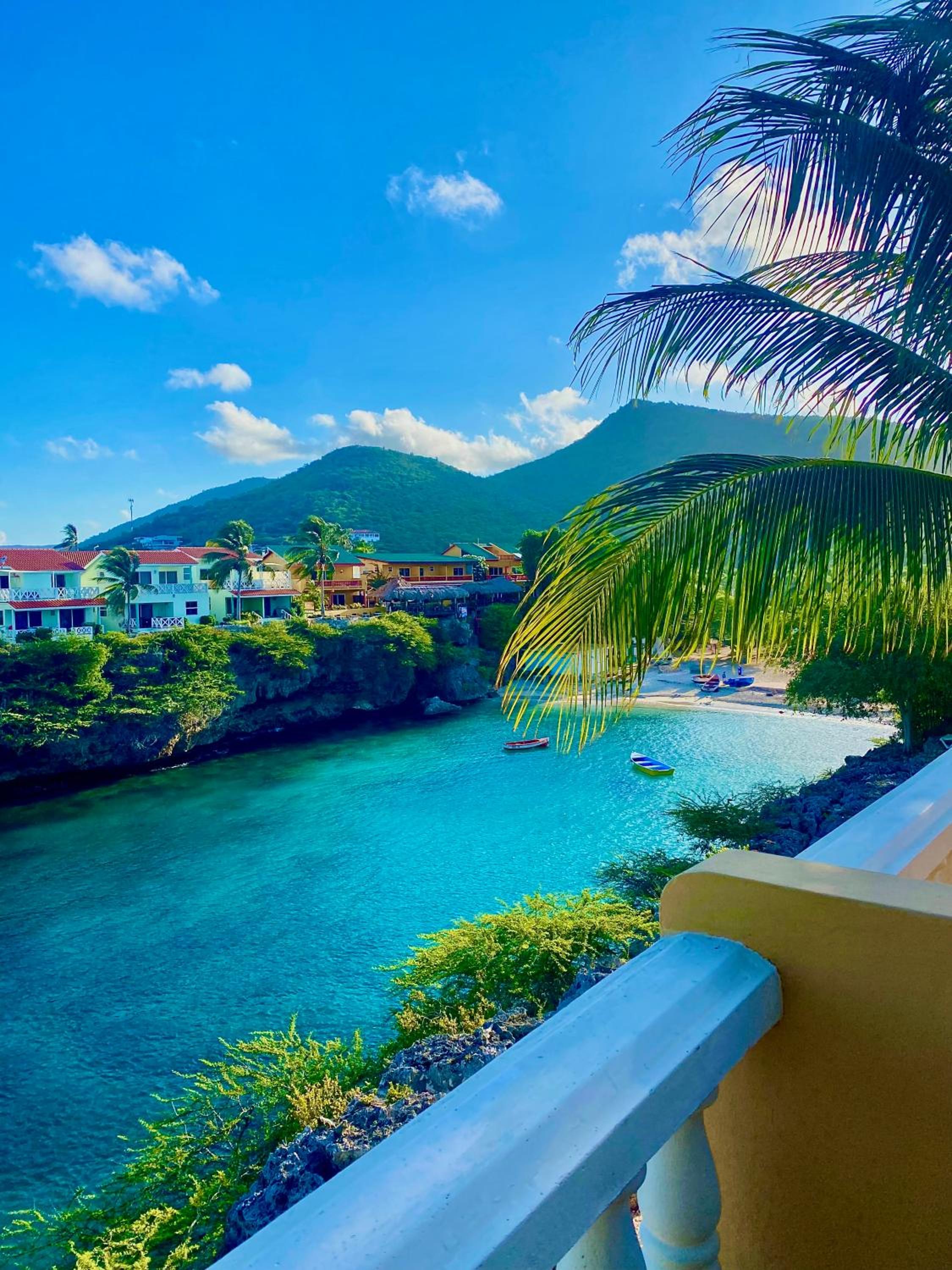 One-Bedroom Apartment with Balcony and Sea View photo 2