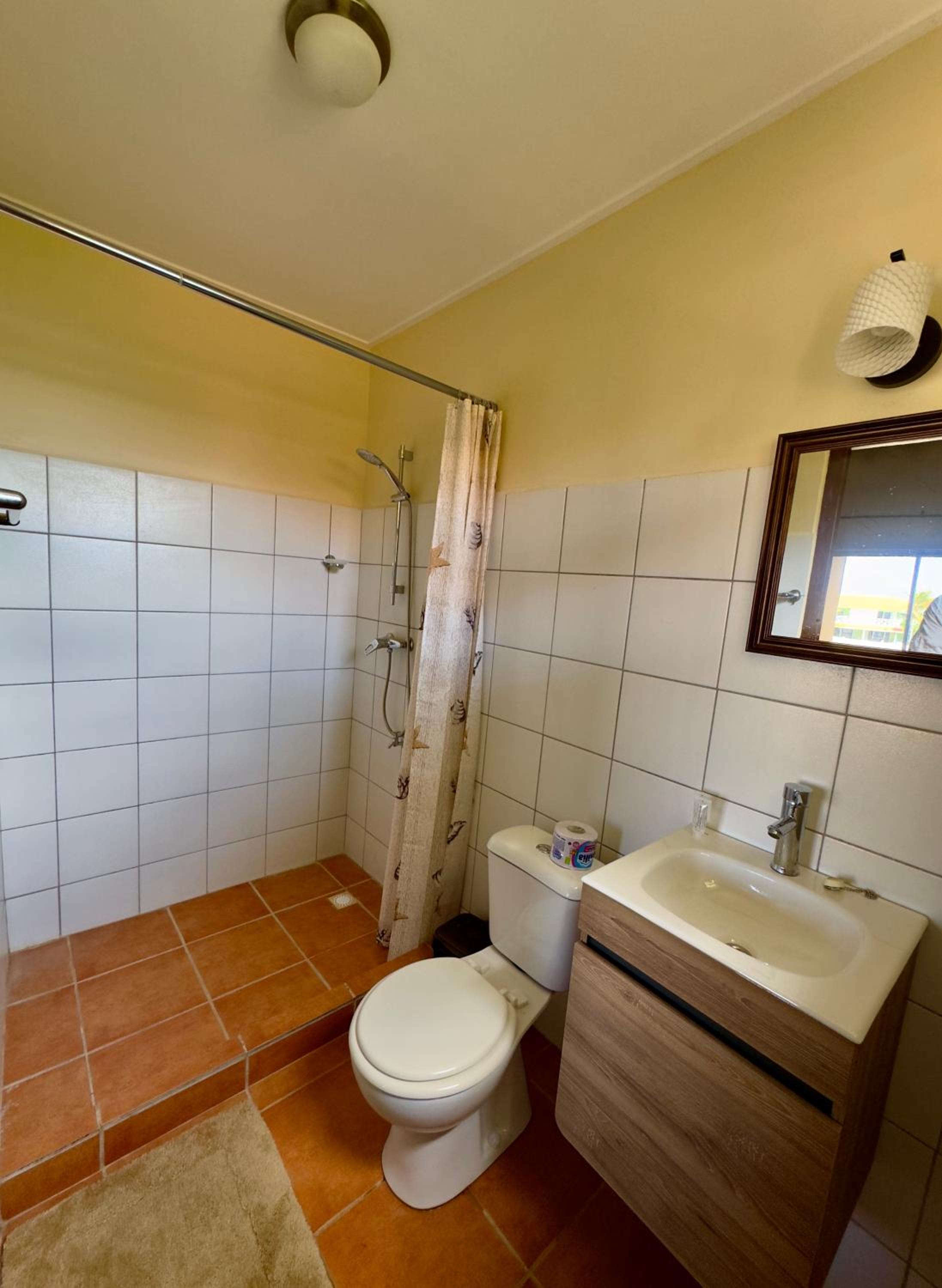 One-Bedroom Apartment with Balcony and Sea View photo 3