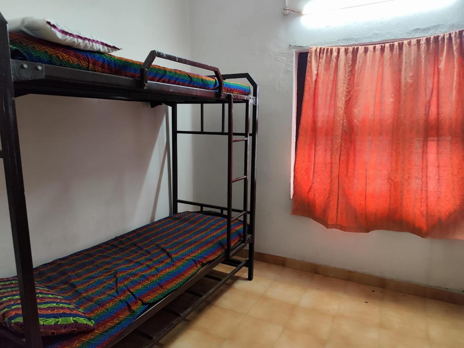 10-Bed Male Dormitory Room photo 1