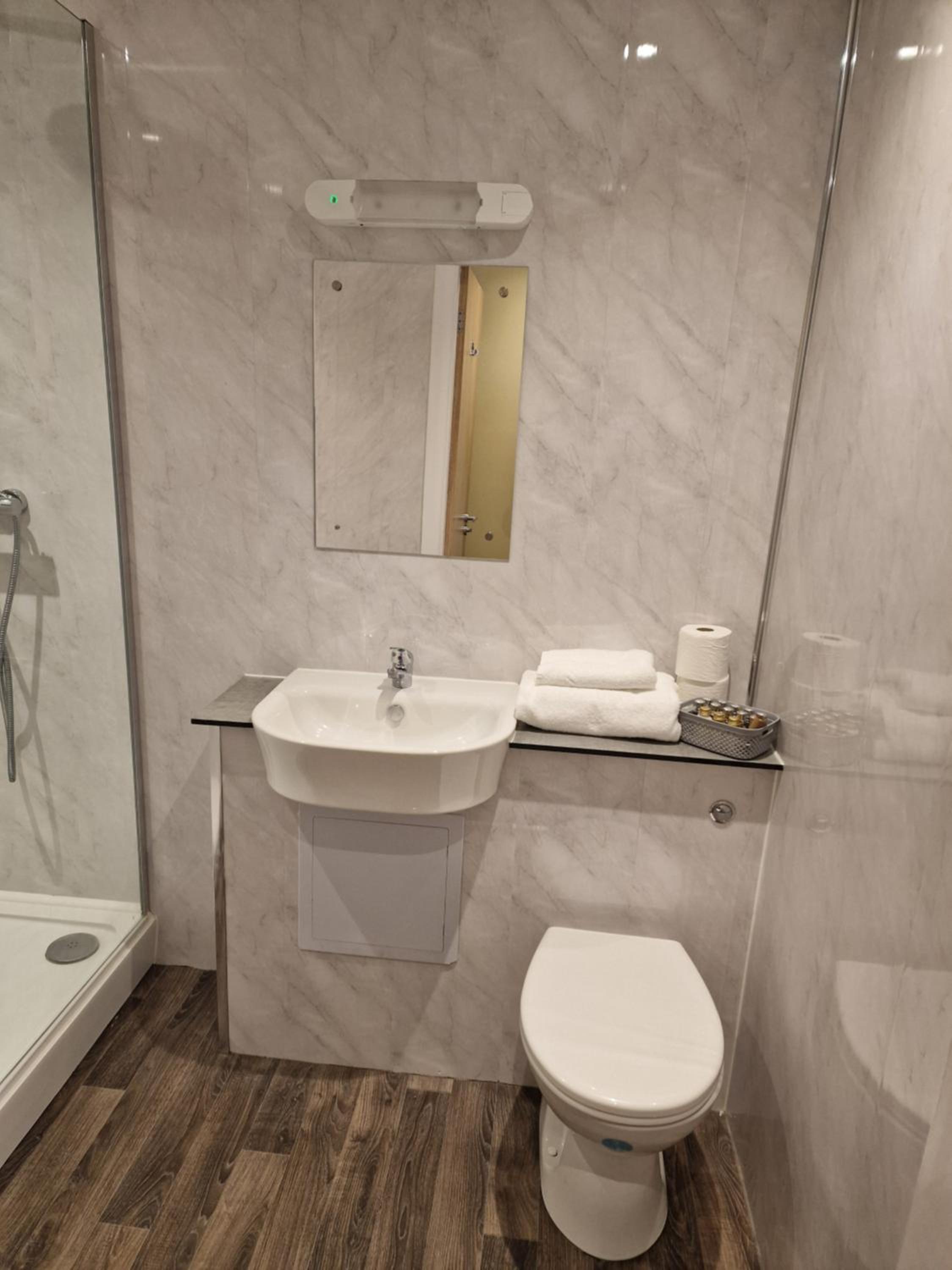 Superior Twin Room - Photo 11