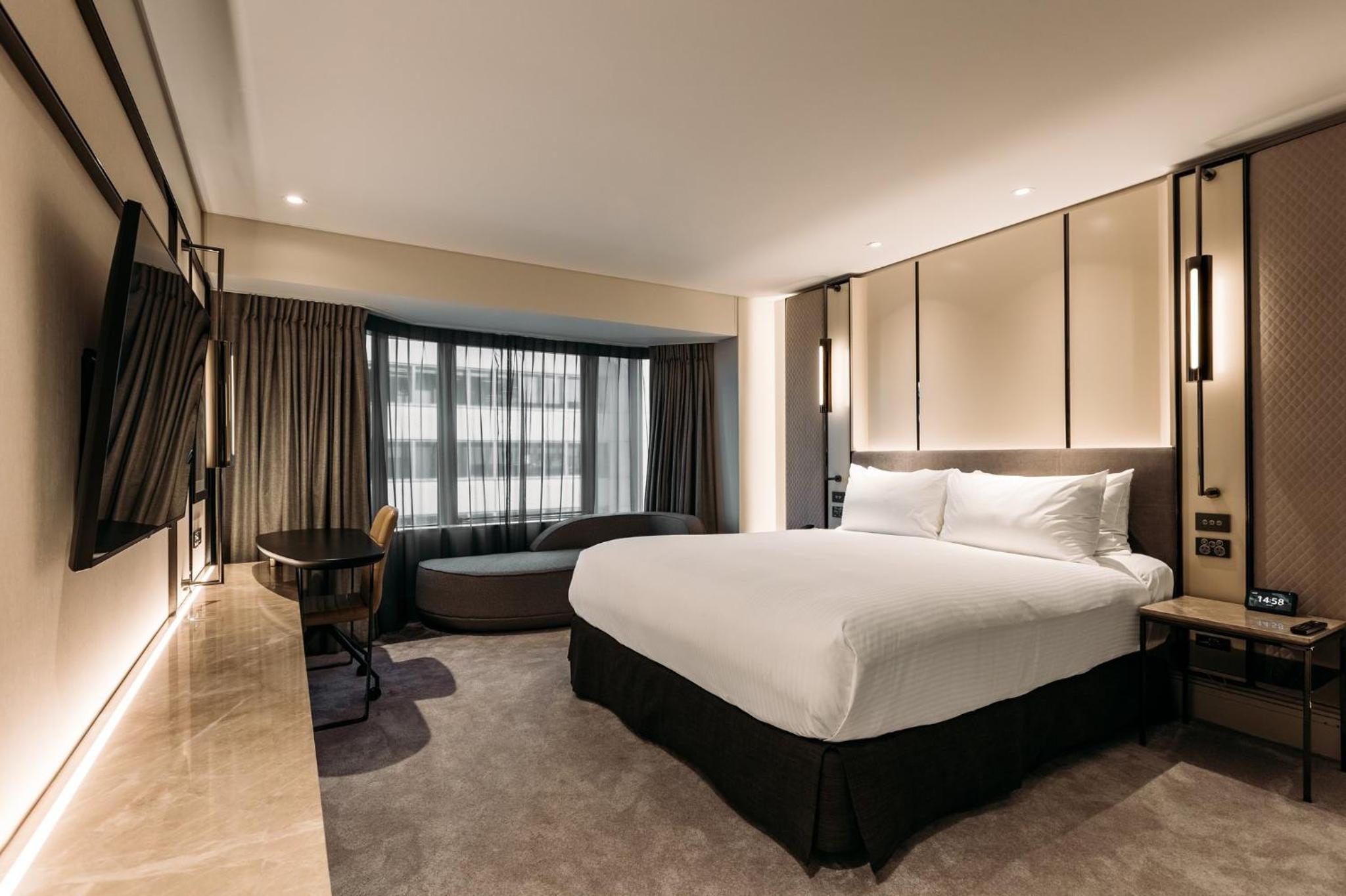 Classic King Room - Photo 19