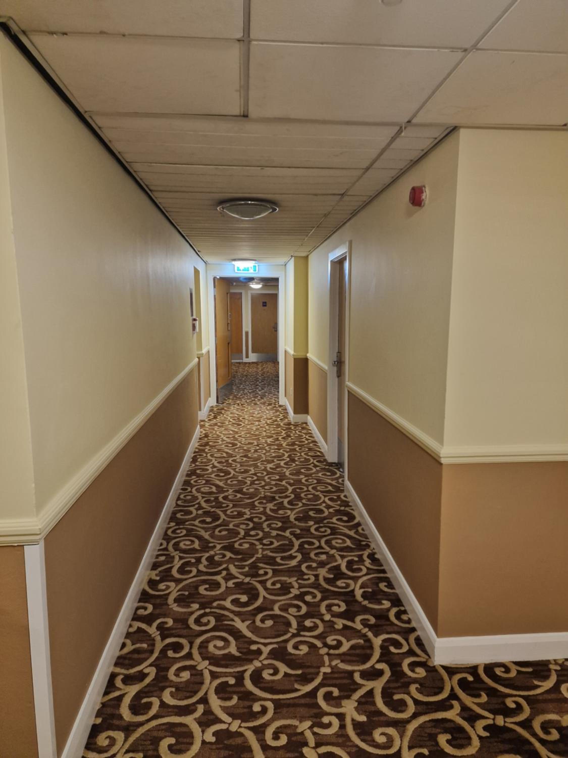 Twin Room - Photo 13