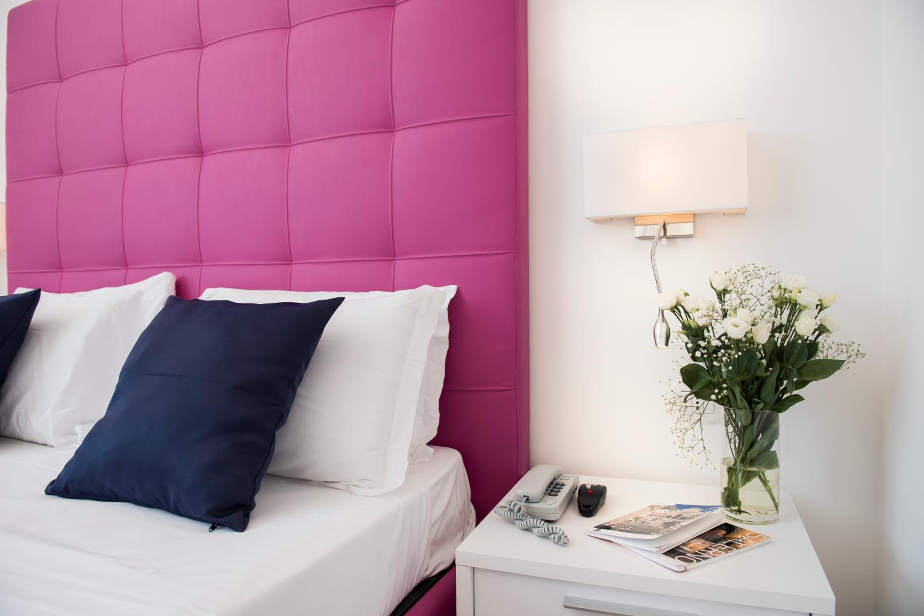 Large Double or Twin Room - Photo 2