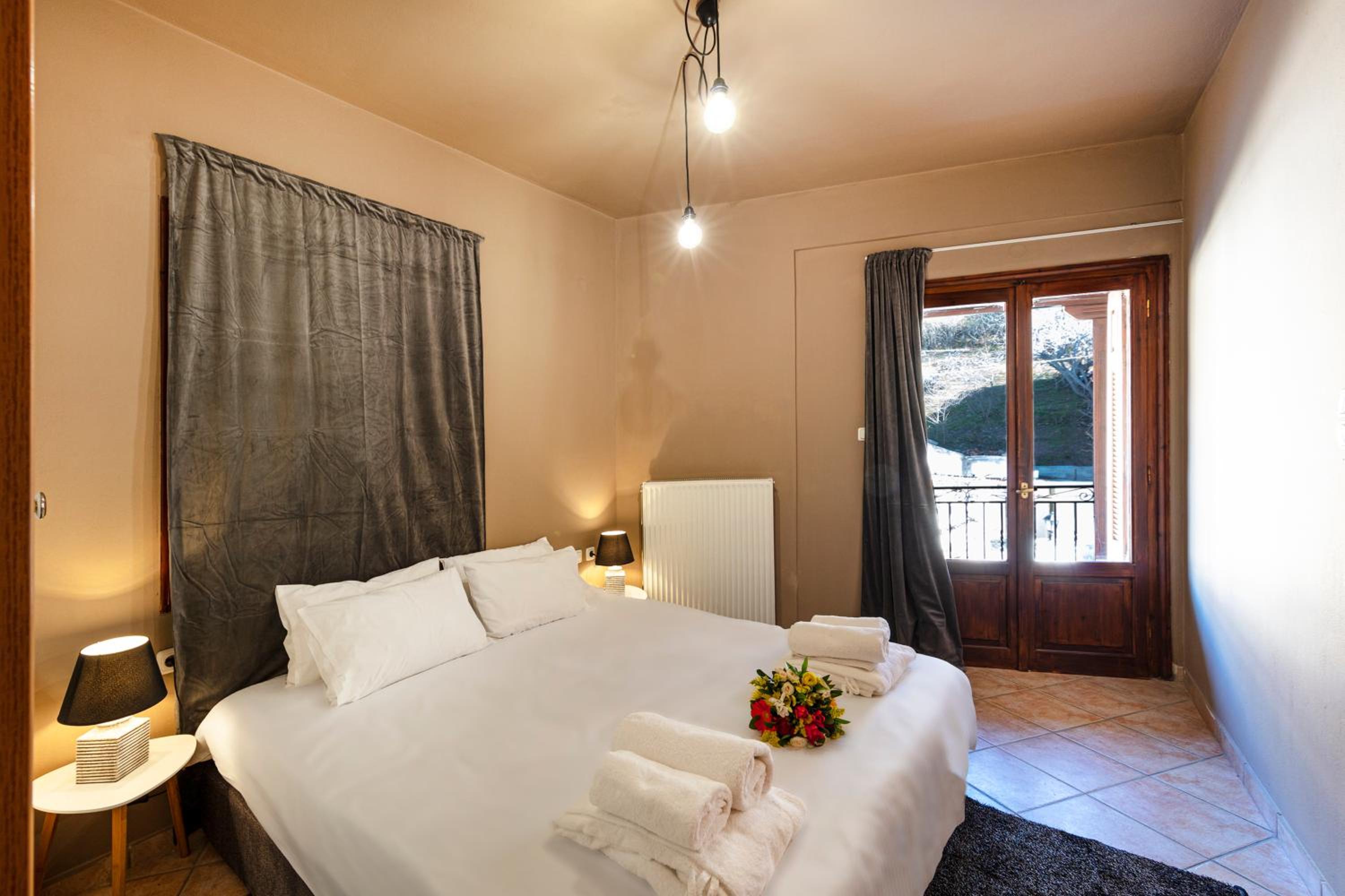 Deluxe One-Bedroom Apartment