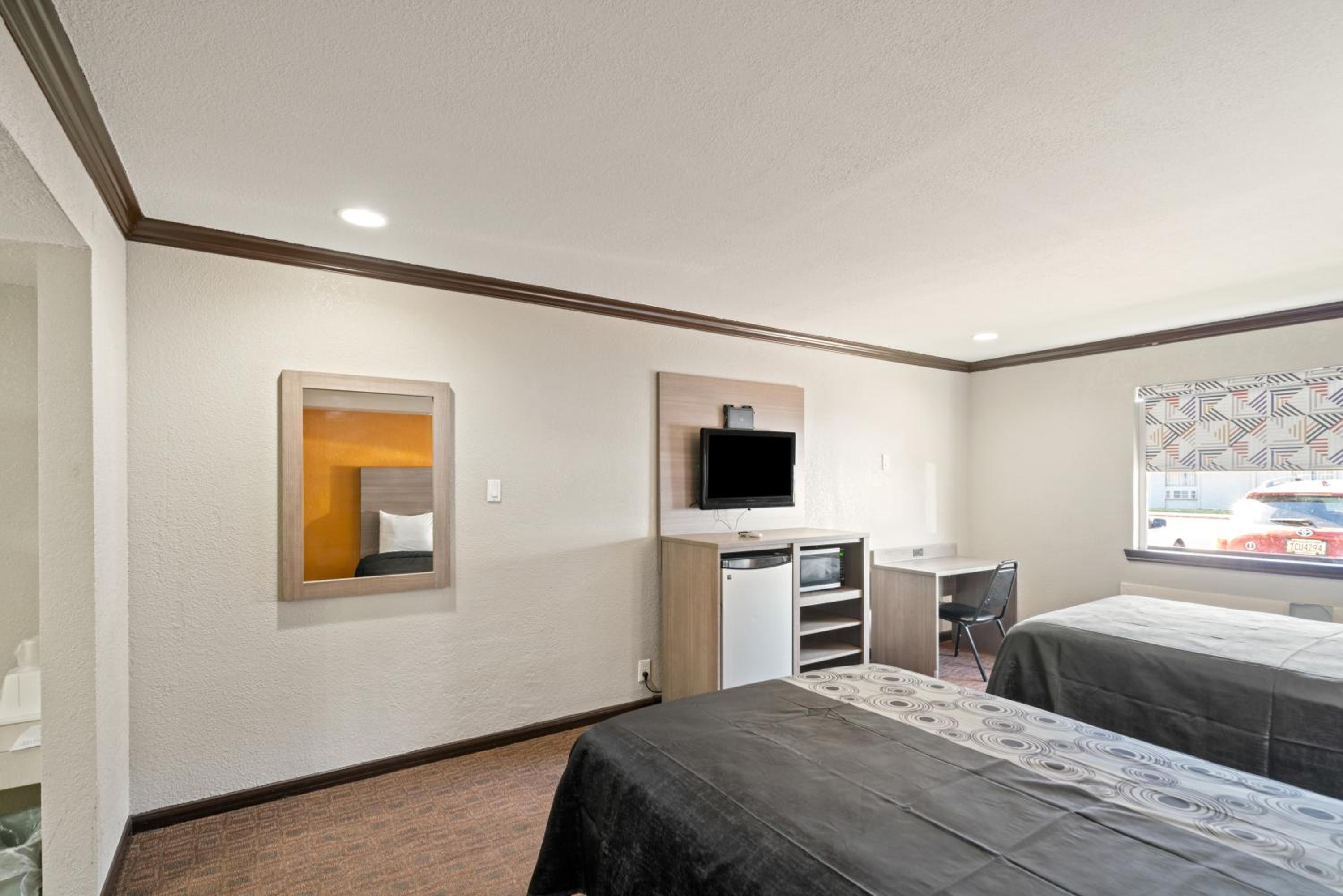 Double Room with Two Double Beds - Non-Smoking - Photo 3