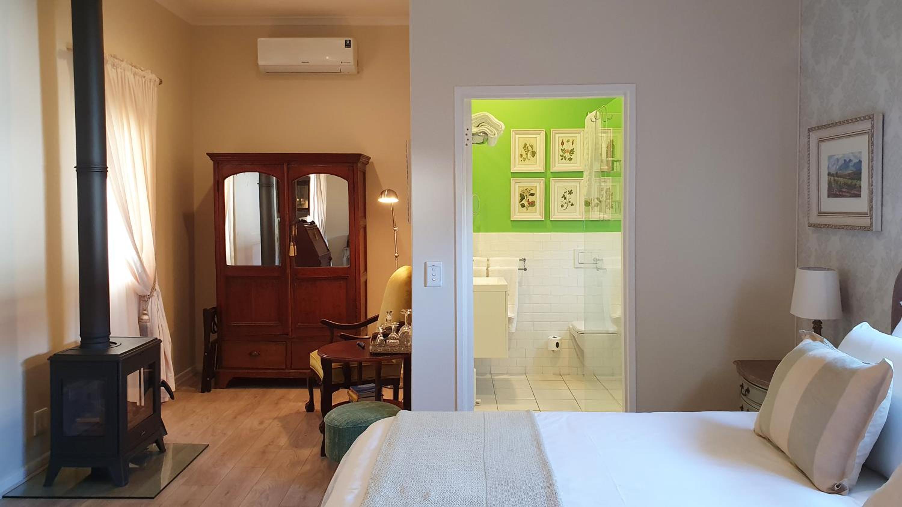 Deluxe King Suite photo 2