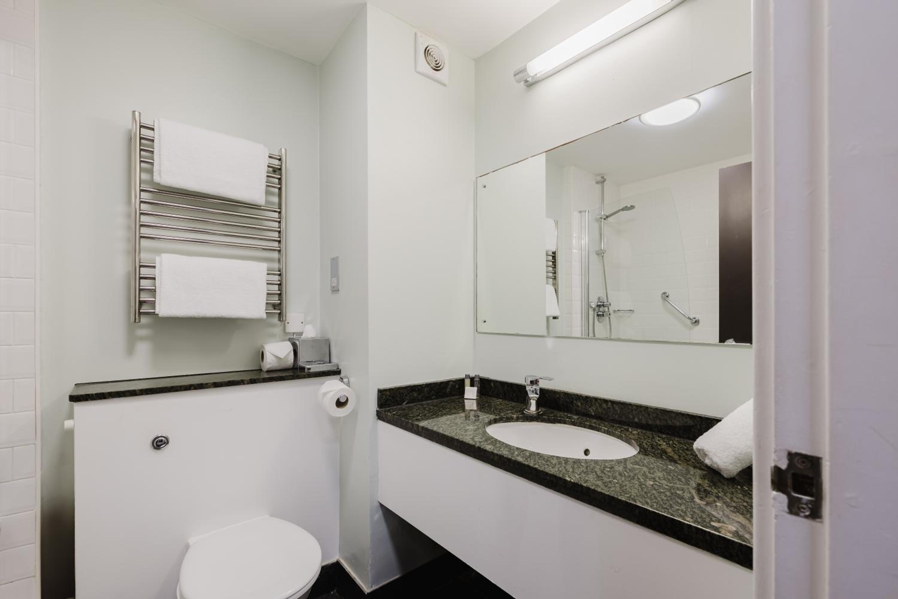 Double Room - Photo 5