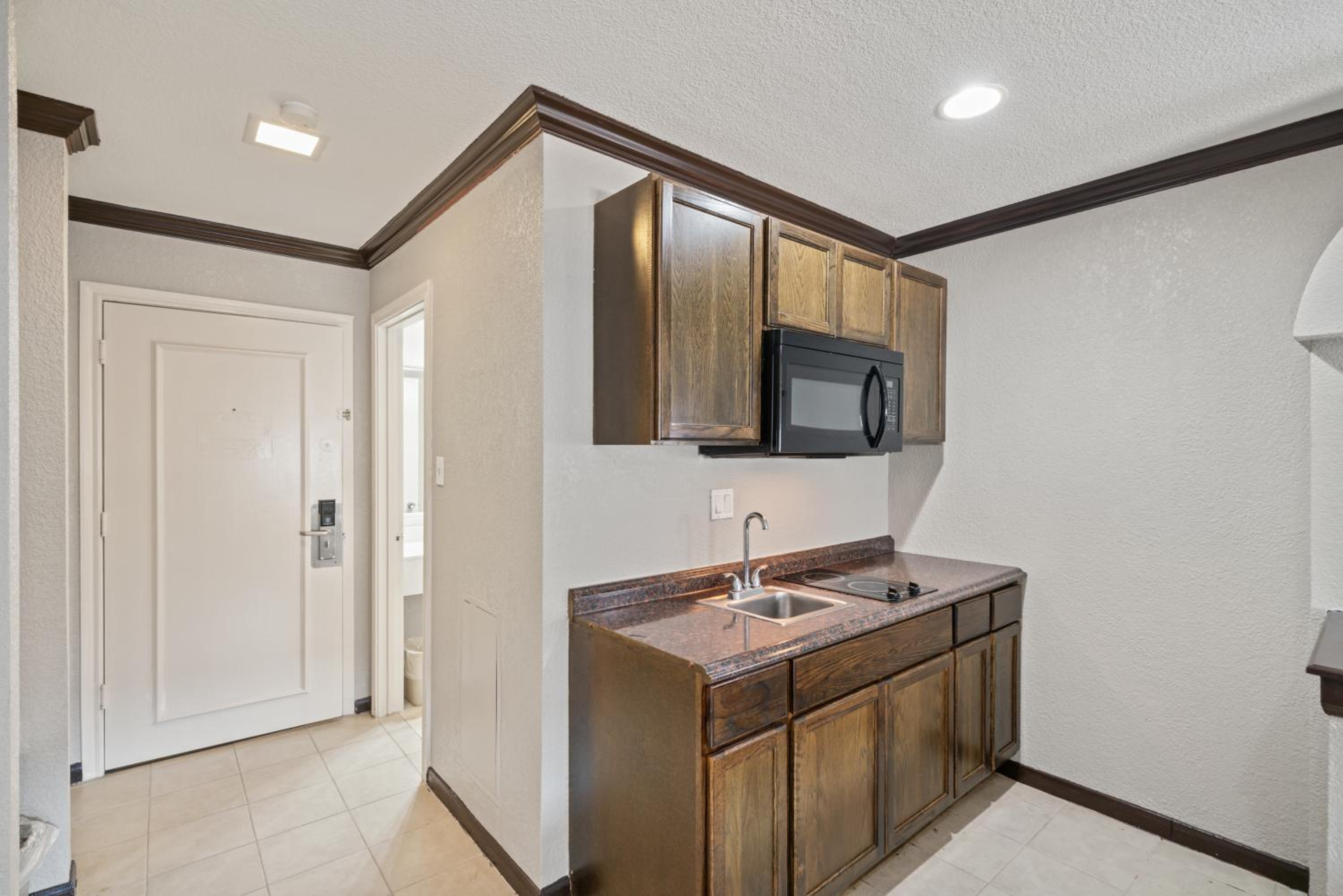 King Room with Kitchenette - Non-Smoking - Photo 3