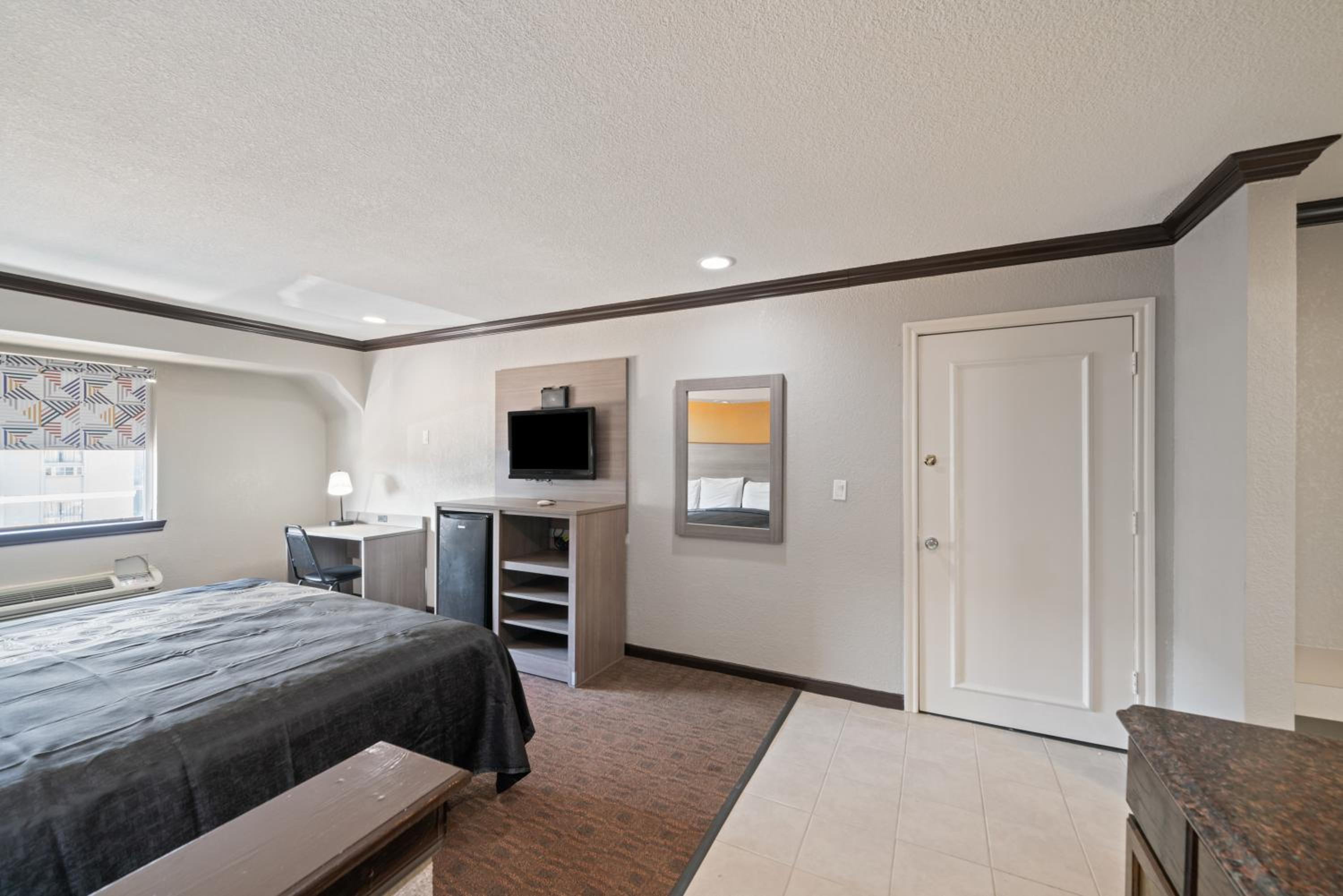 King Room with Kitchenette - Non-Smoking - Photo 7