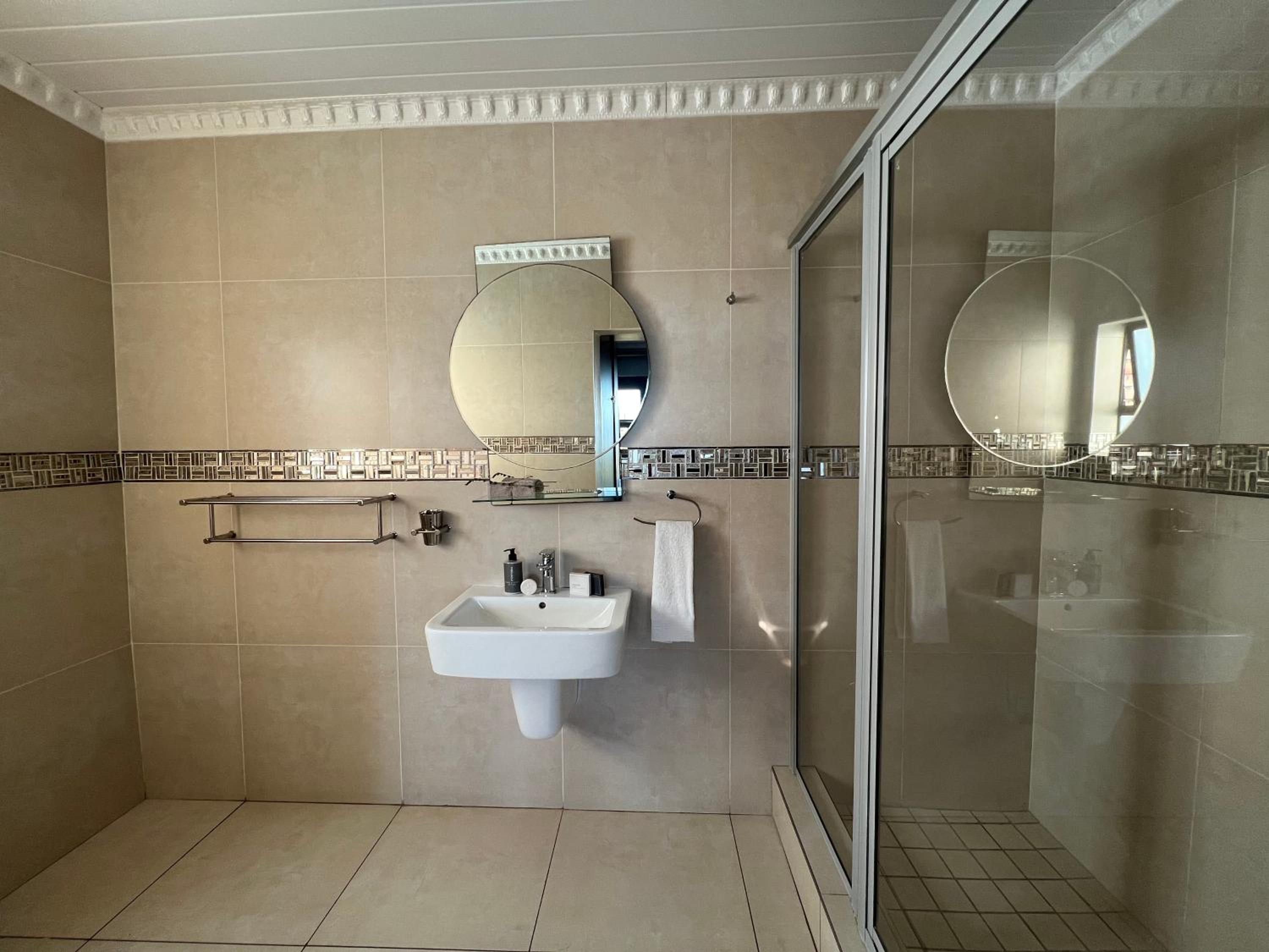 Double Room with Balcony photo 3