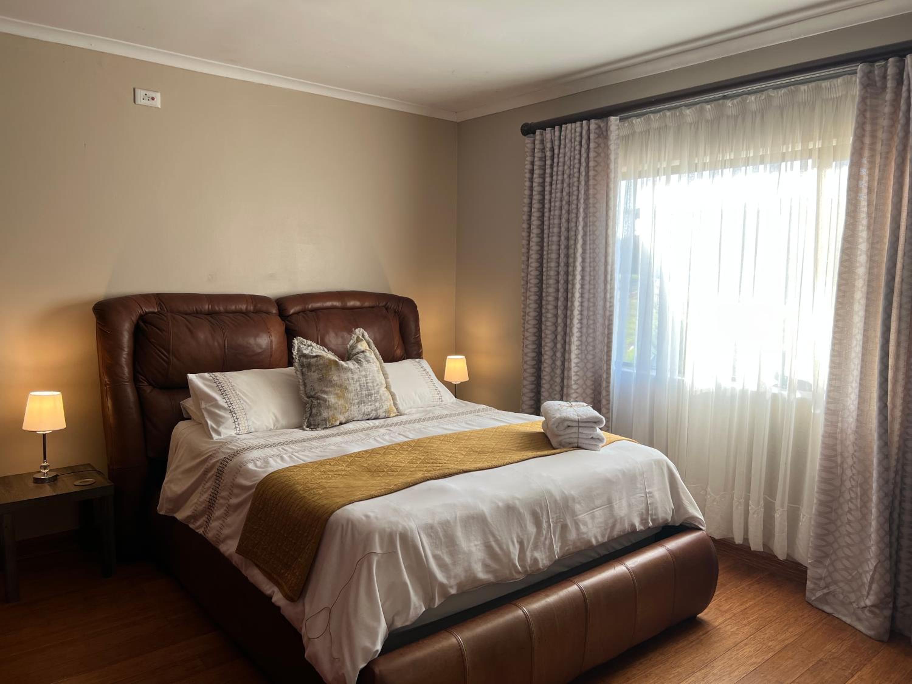 Queen Room photo 1