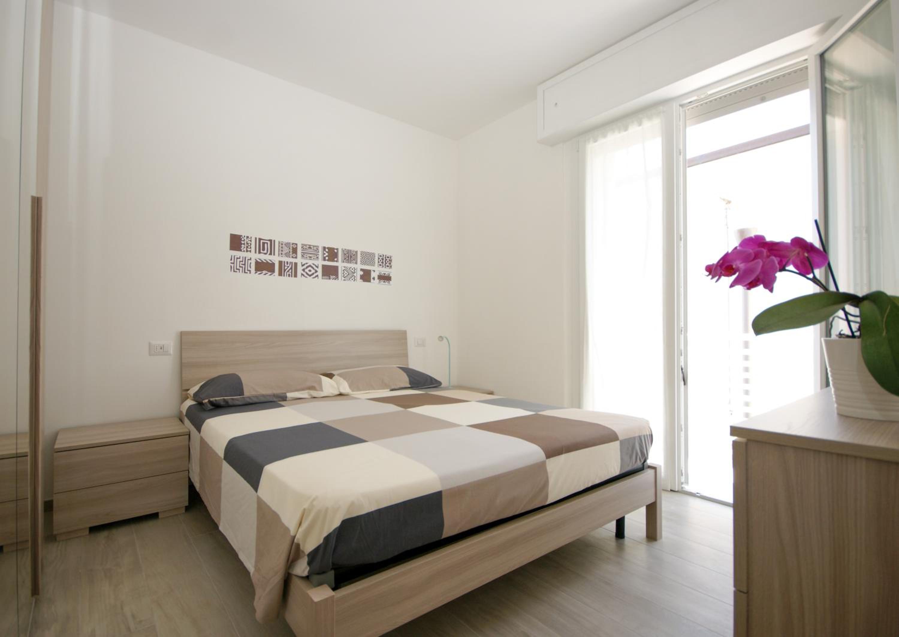 Three-Bedroom Apartment with Balcony photo 1