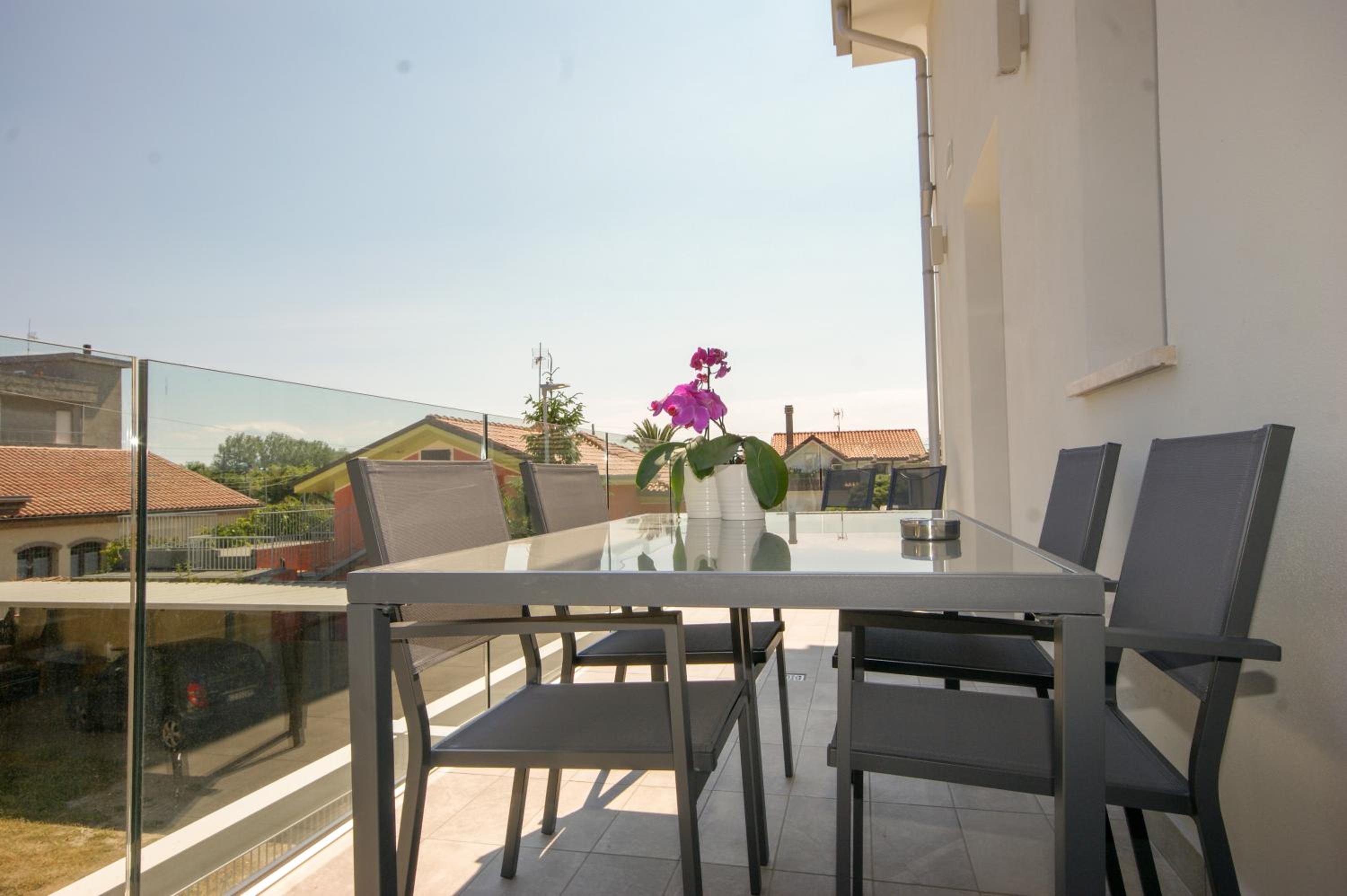 Three-Bedroom Apartment with Balcony photo 2
