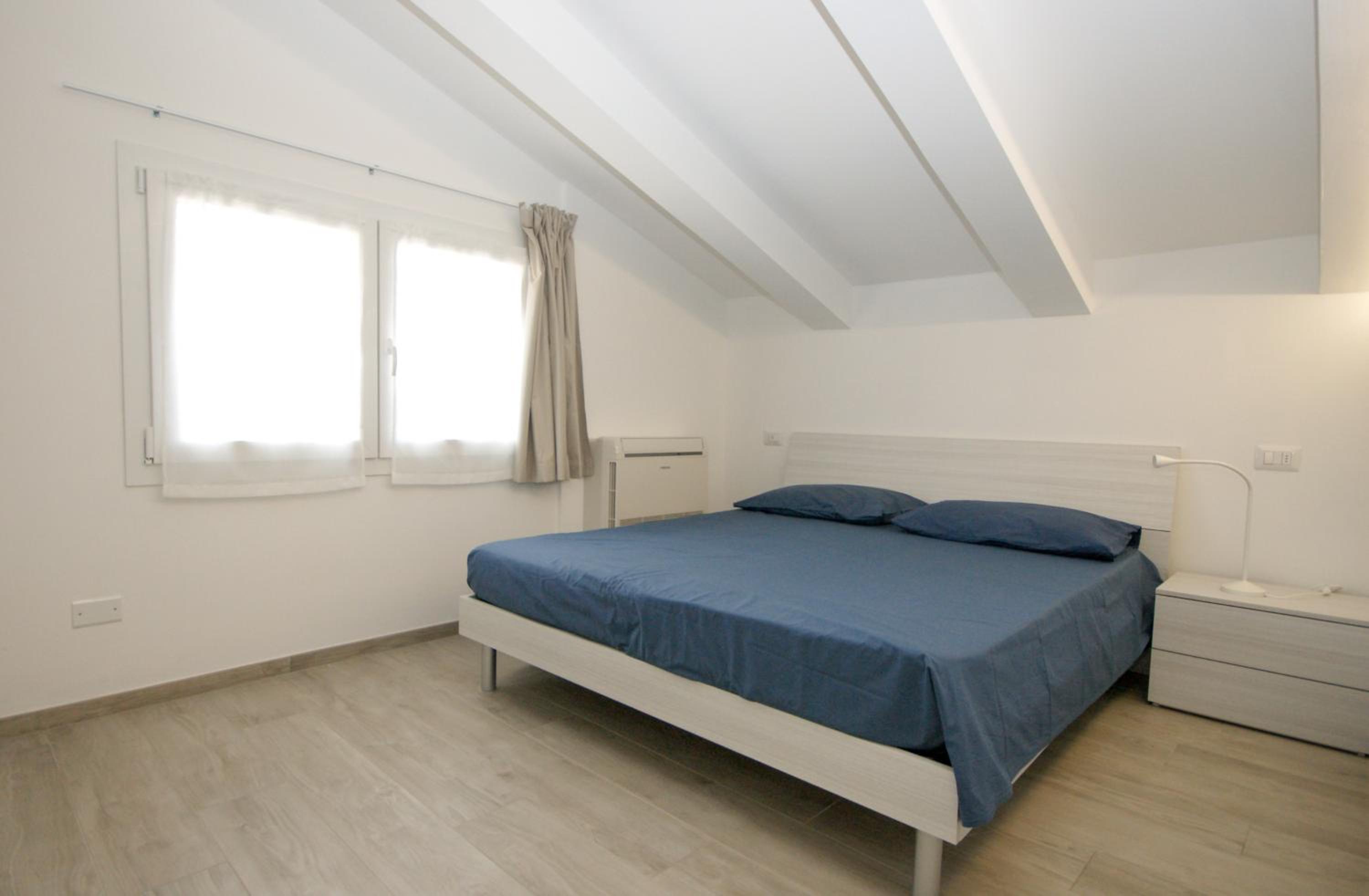 Three-Bedroom Apartment with Balcony photo 3