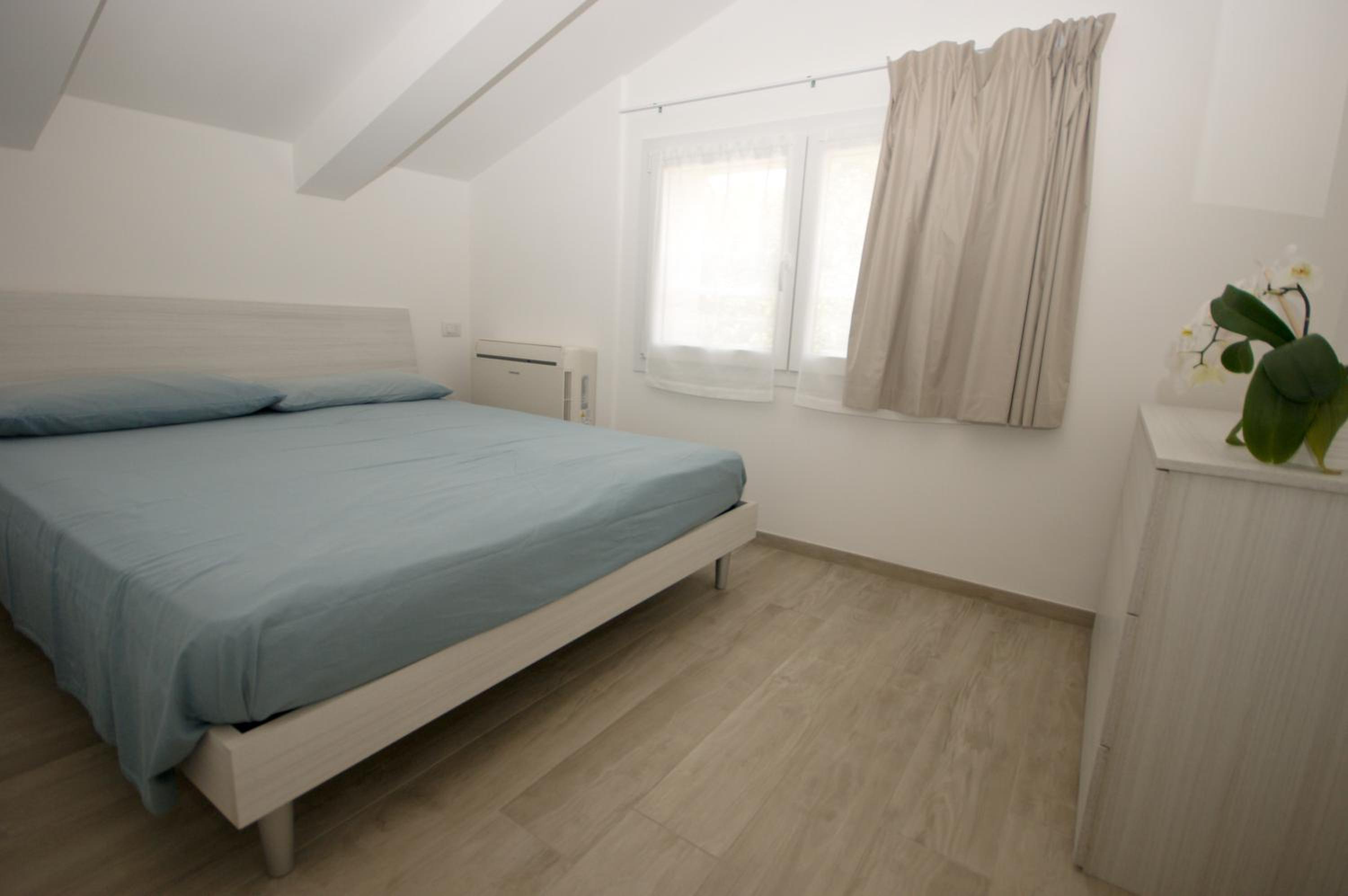 Three-Bedroom Apartment with Balcony photo 1