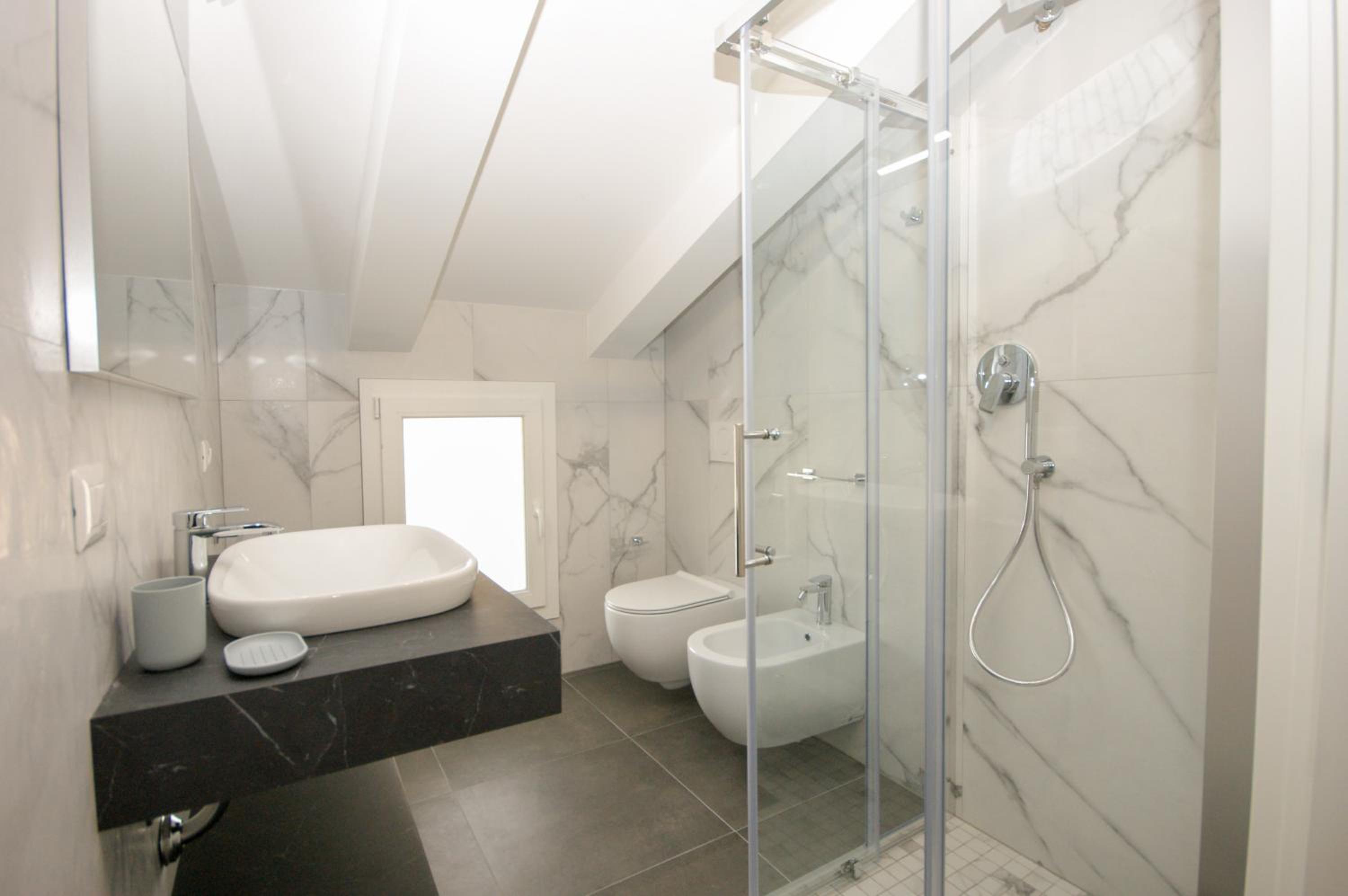 Three-Bedroom Apartment with Balcony photo 2