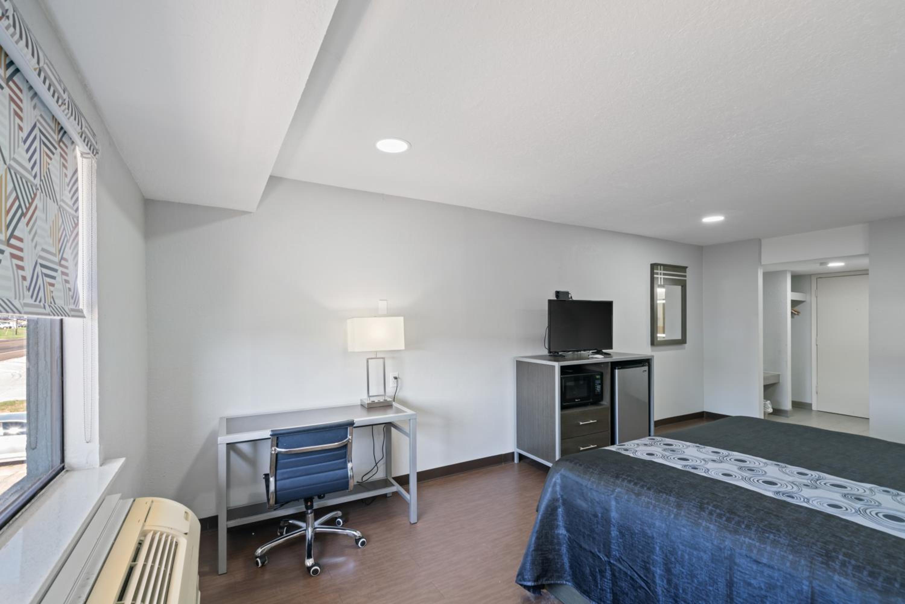 Deluxe King Room - Photo 1