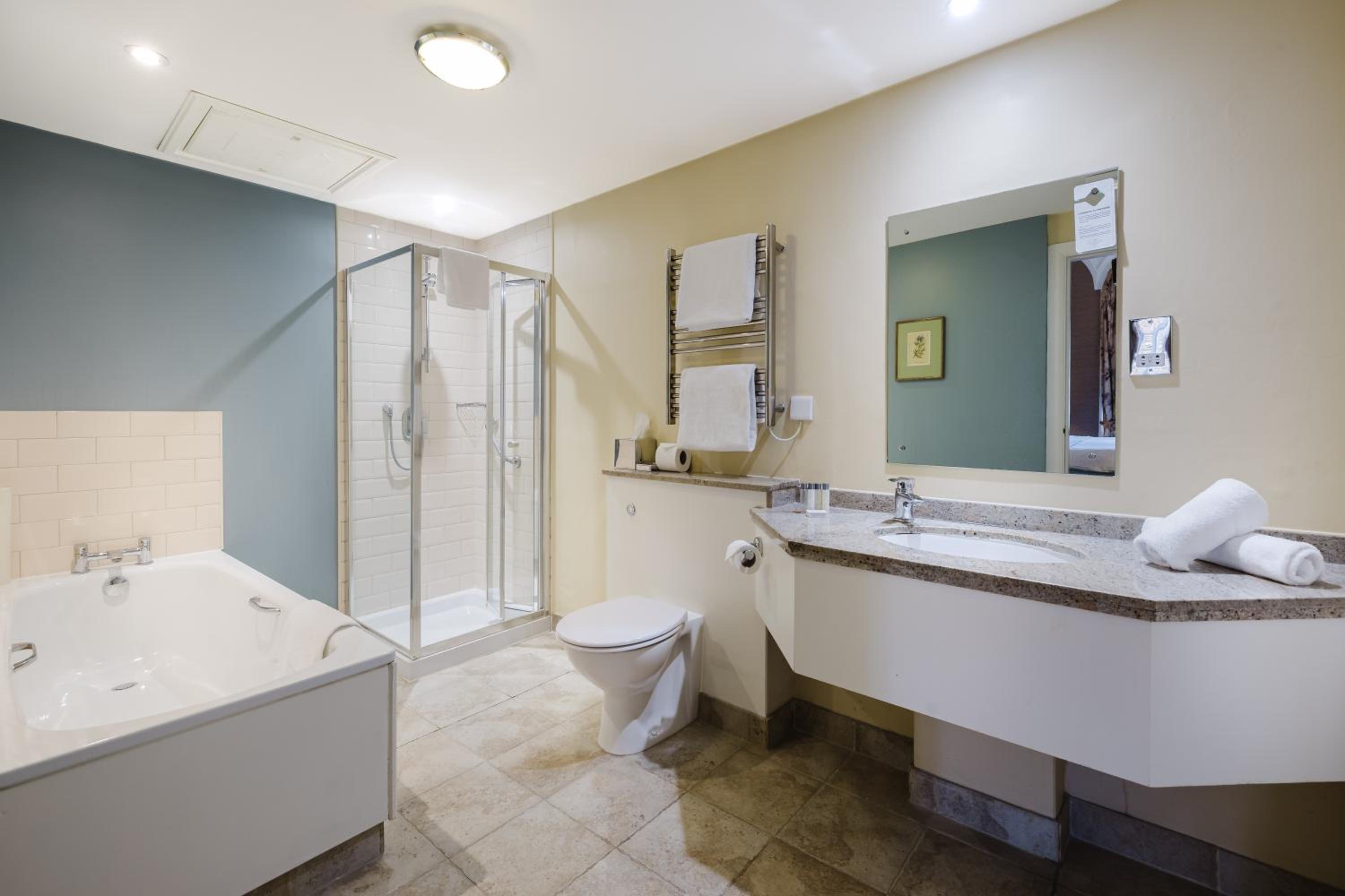 Feature Double Room - Photo 4