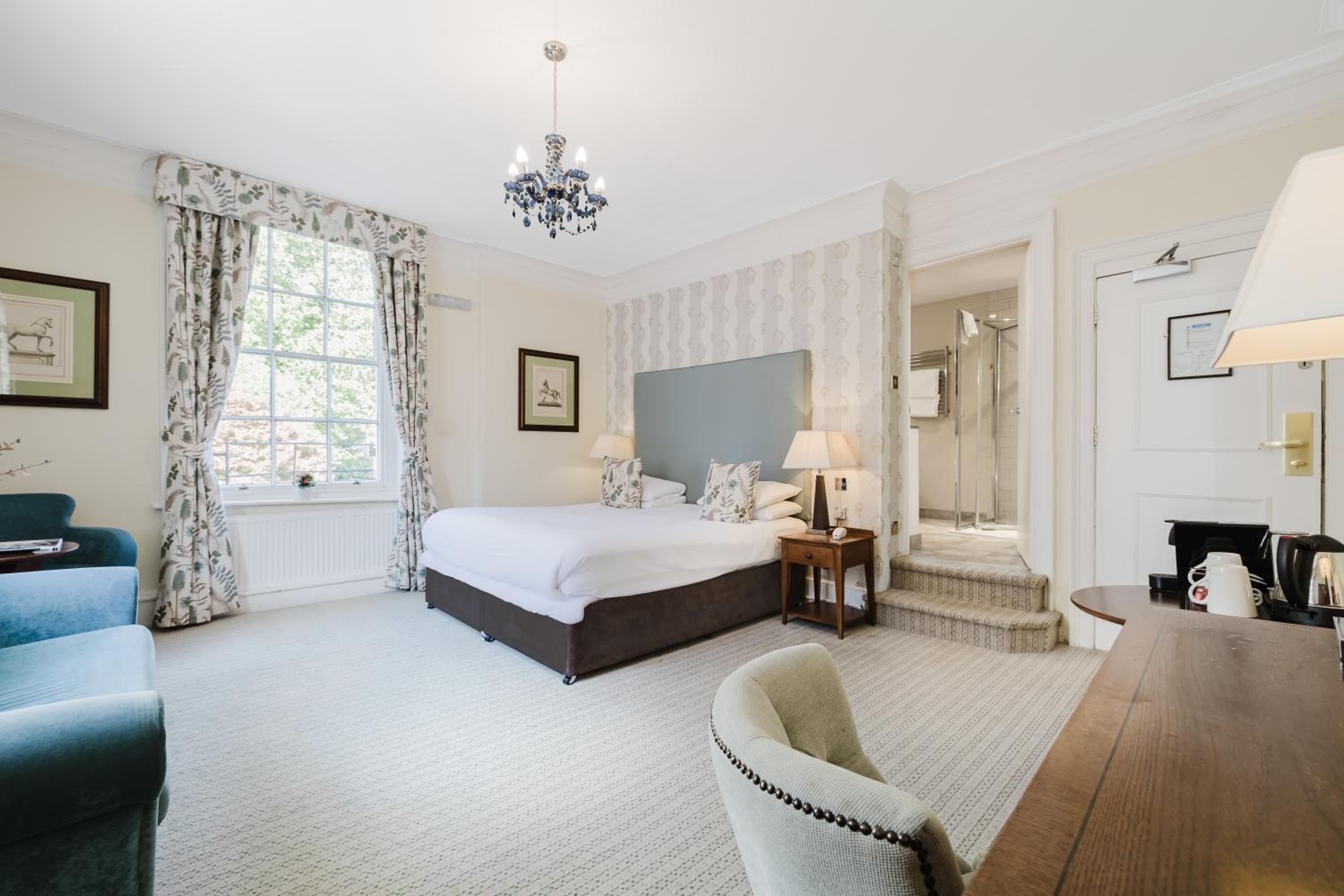Feature Double Room - Photo 9