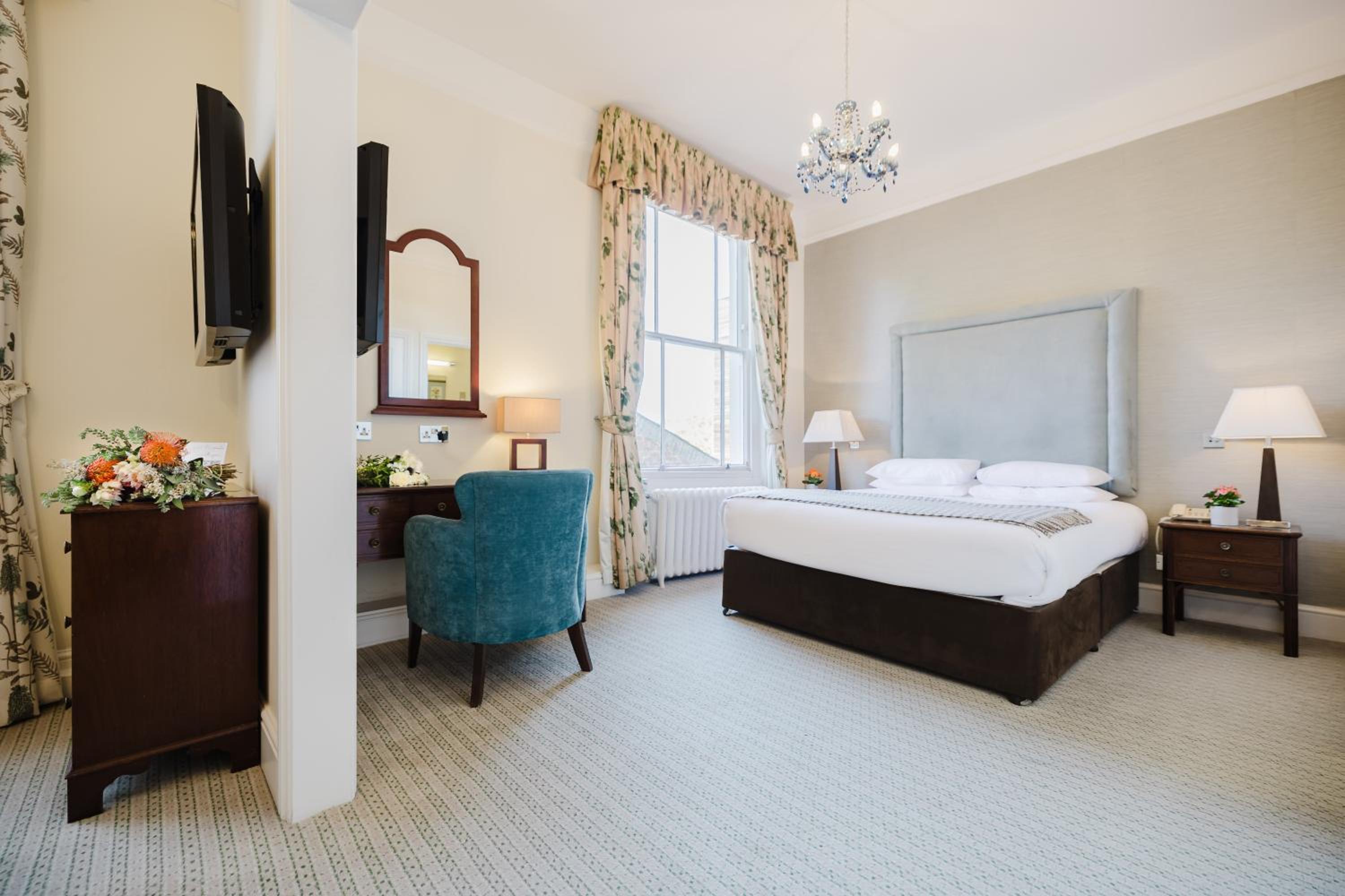 Feature Double Room - Photo 8