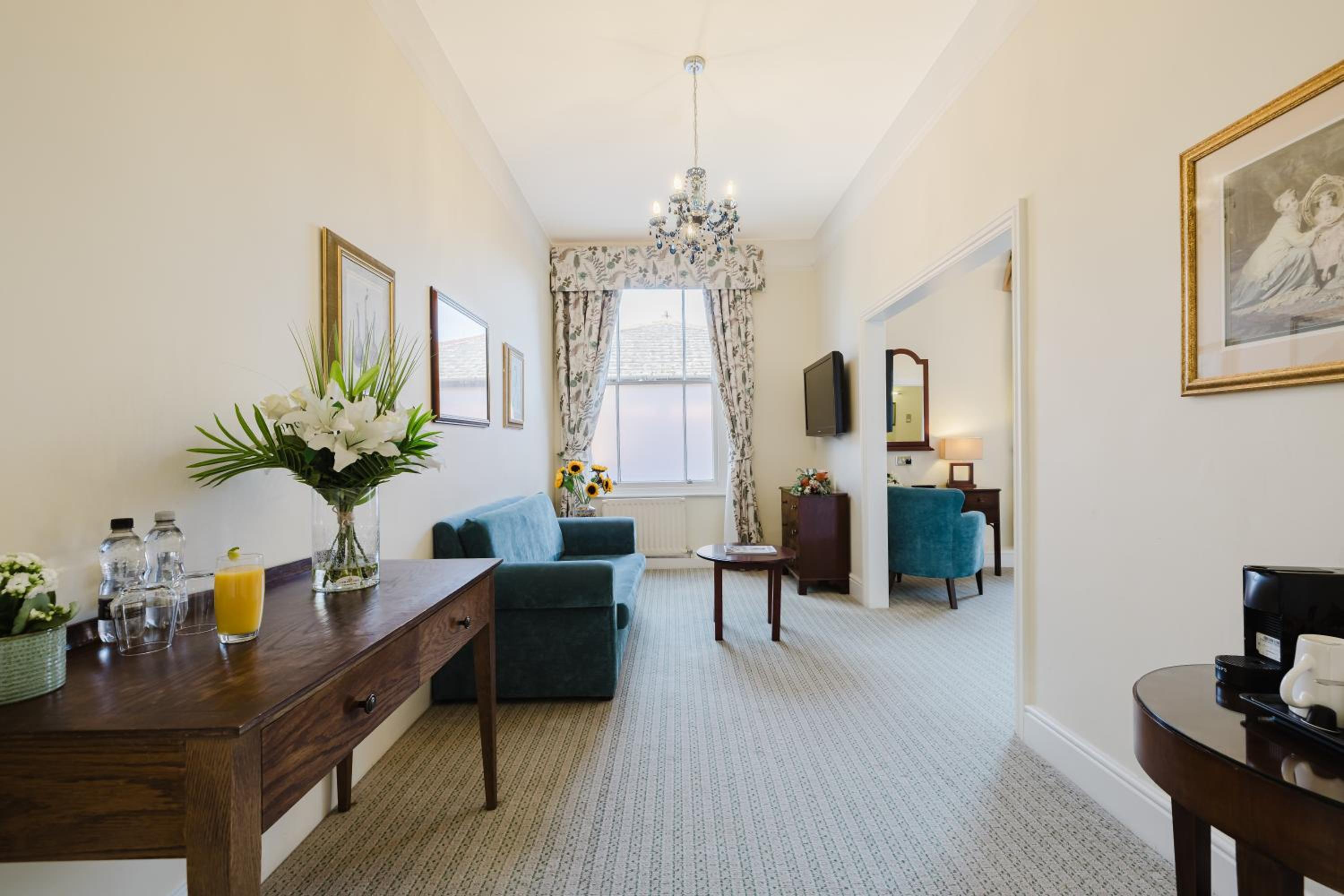 Feature Double Room - Photo 7