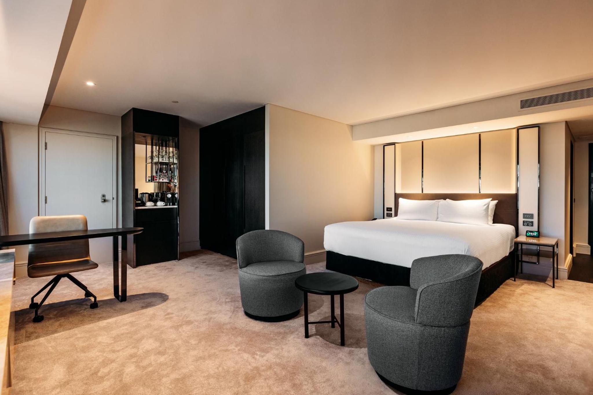 Classic King Room - Photo 12