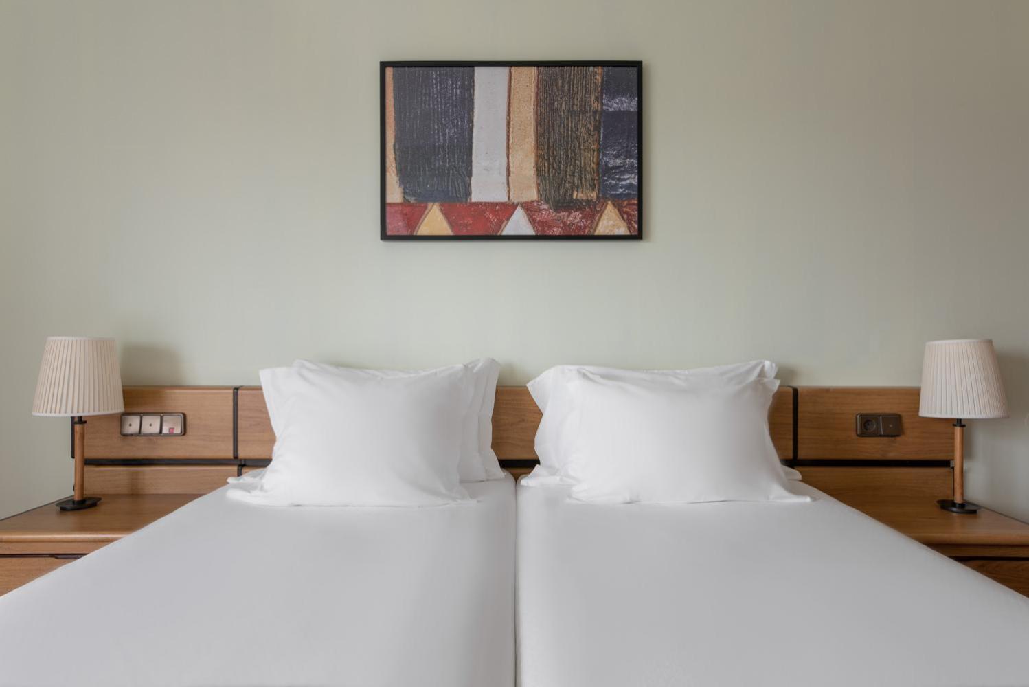 Double or Twin Room with City View - Photo 1