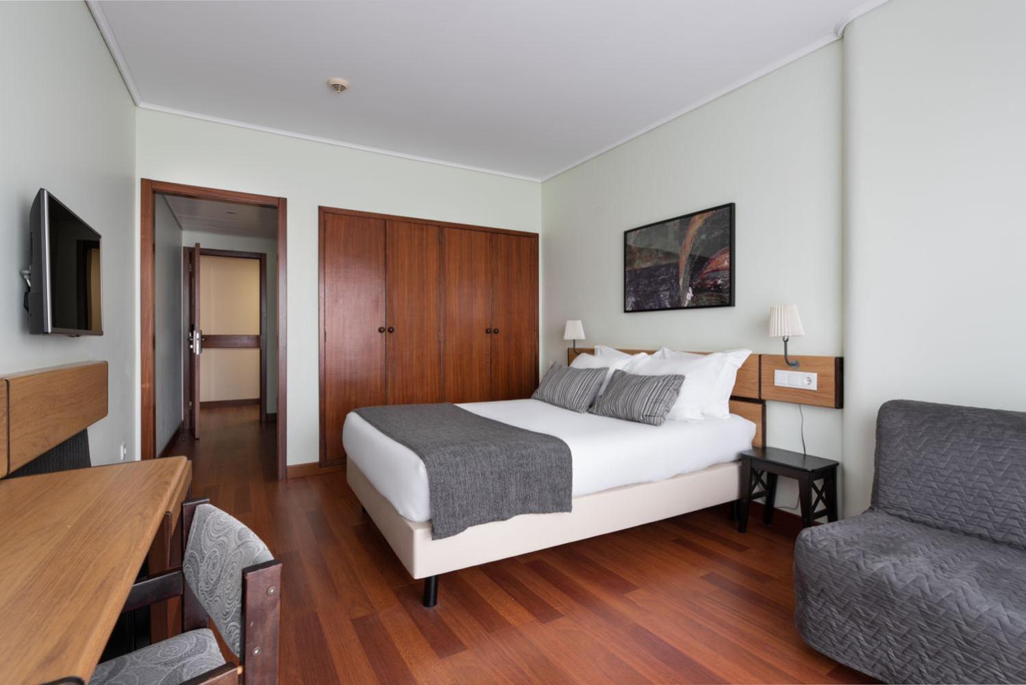 Family Room with City View  - Photo 11