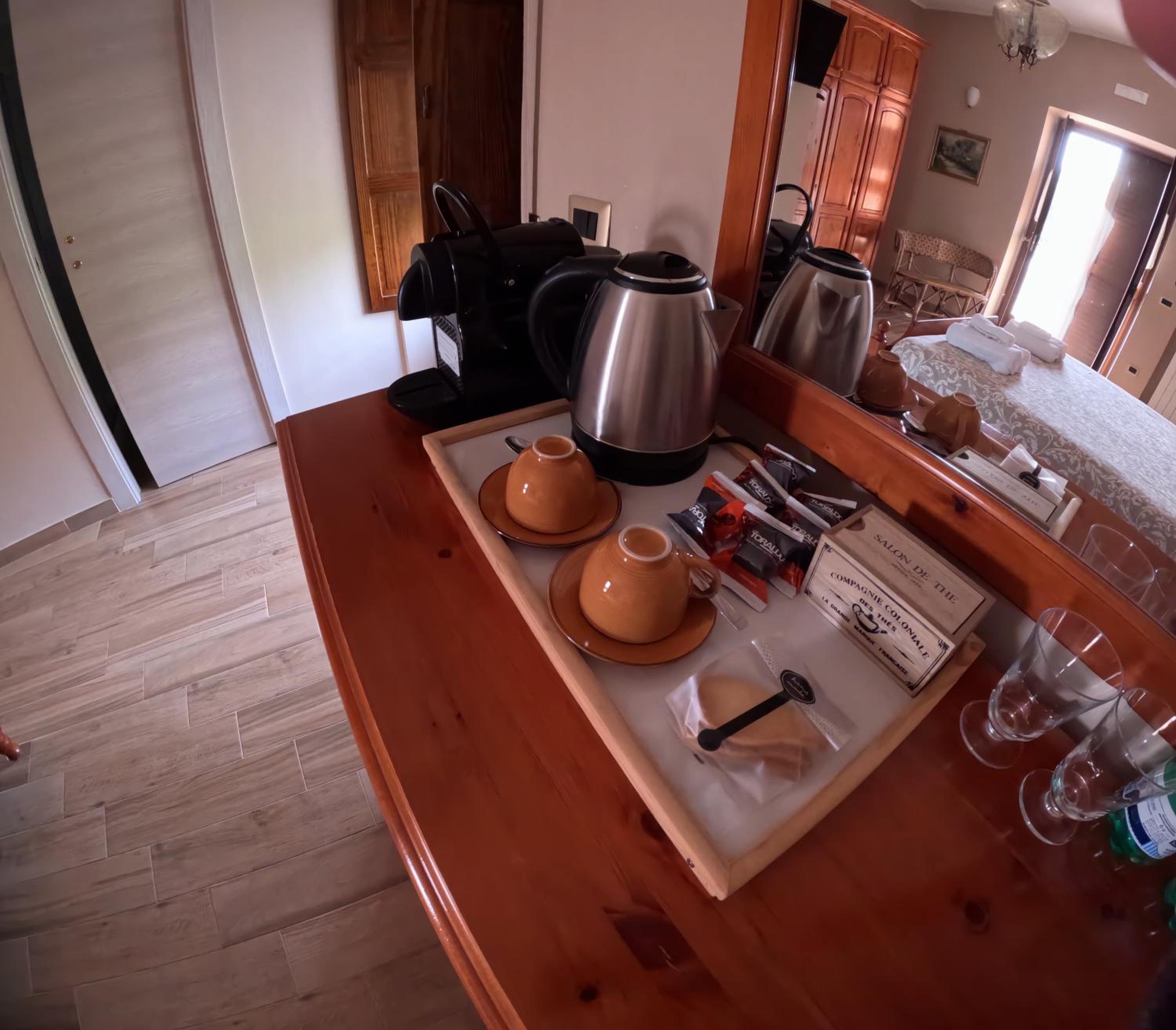 Double Room with Balcony - Photo 3