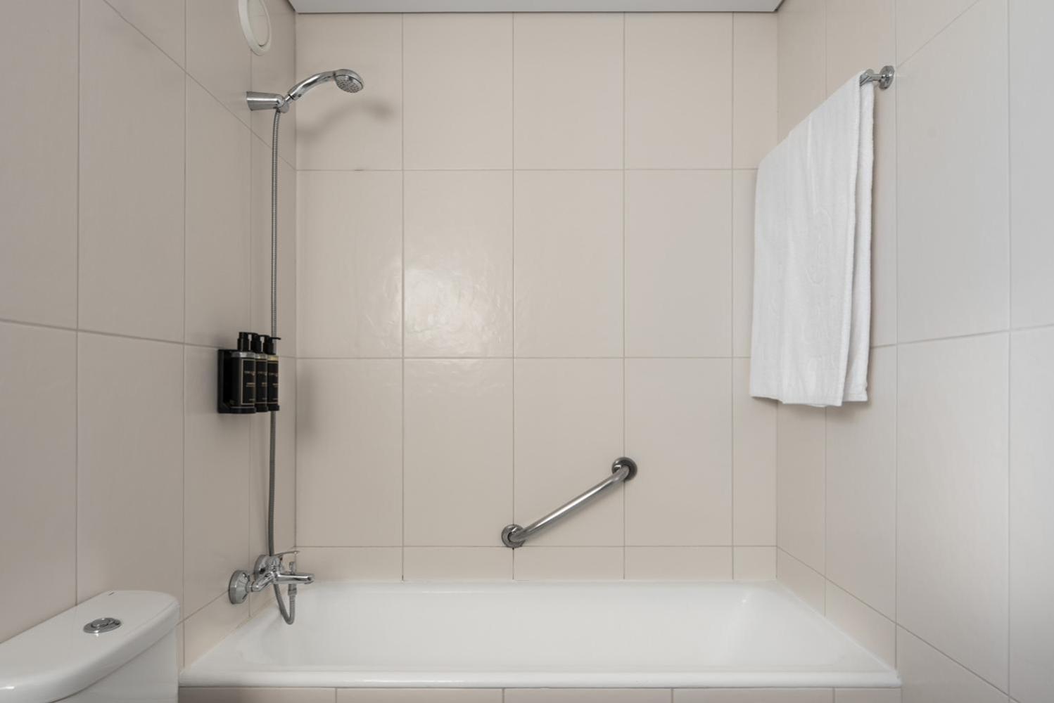  Double or Twin Room with City View - Photo 2
