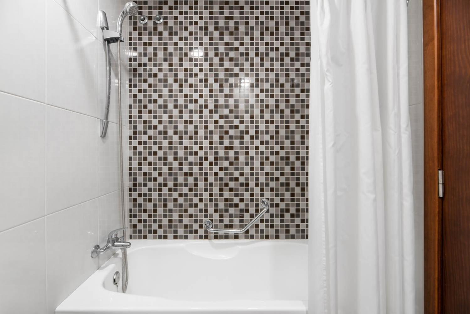  Double or Twin Room with City View - Photo 4