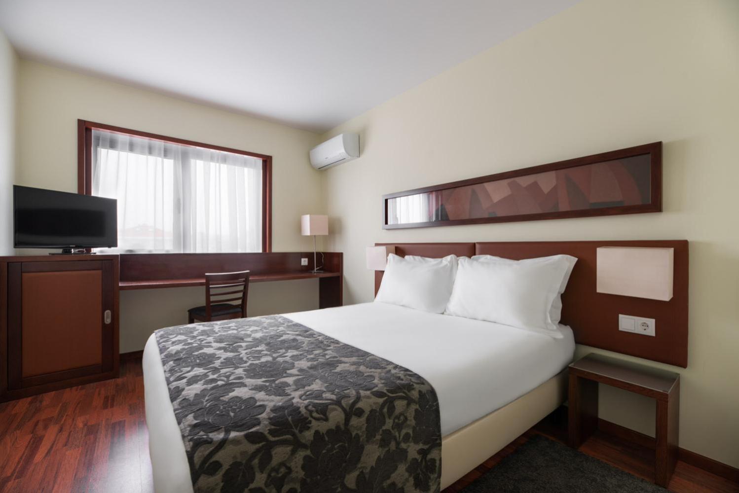  Double or Twin Room with City View - Photo 5