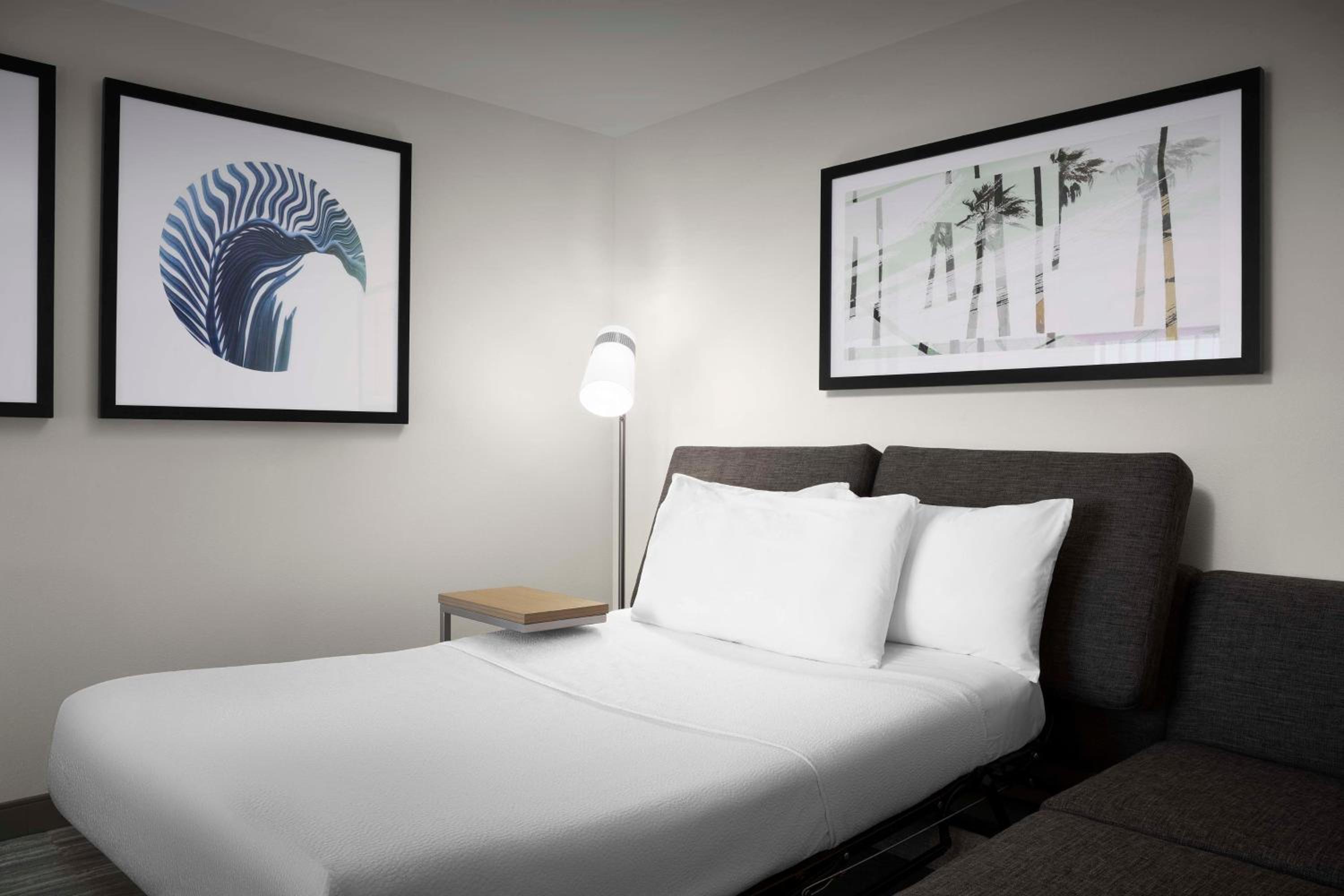 Junior Suite with Two Queen Beds - Photo 4