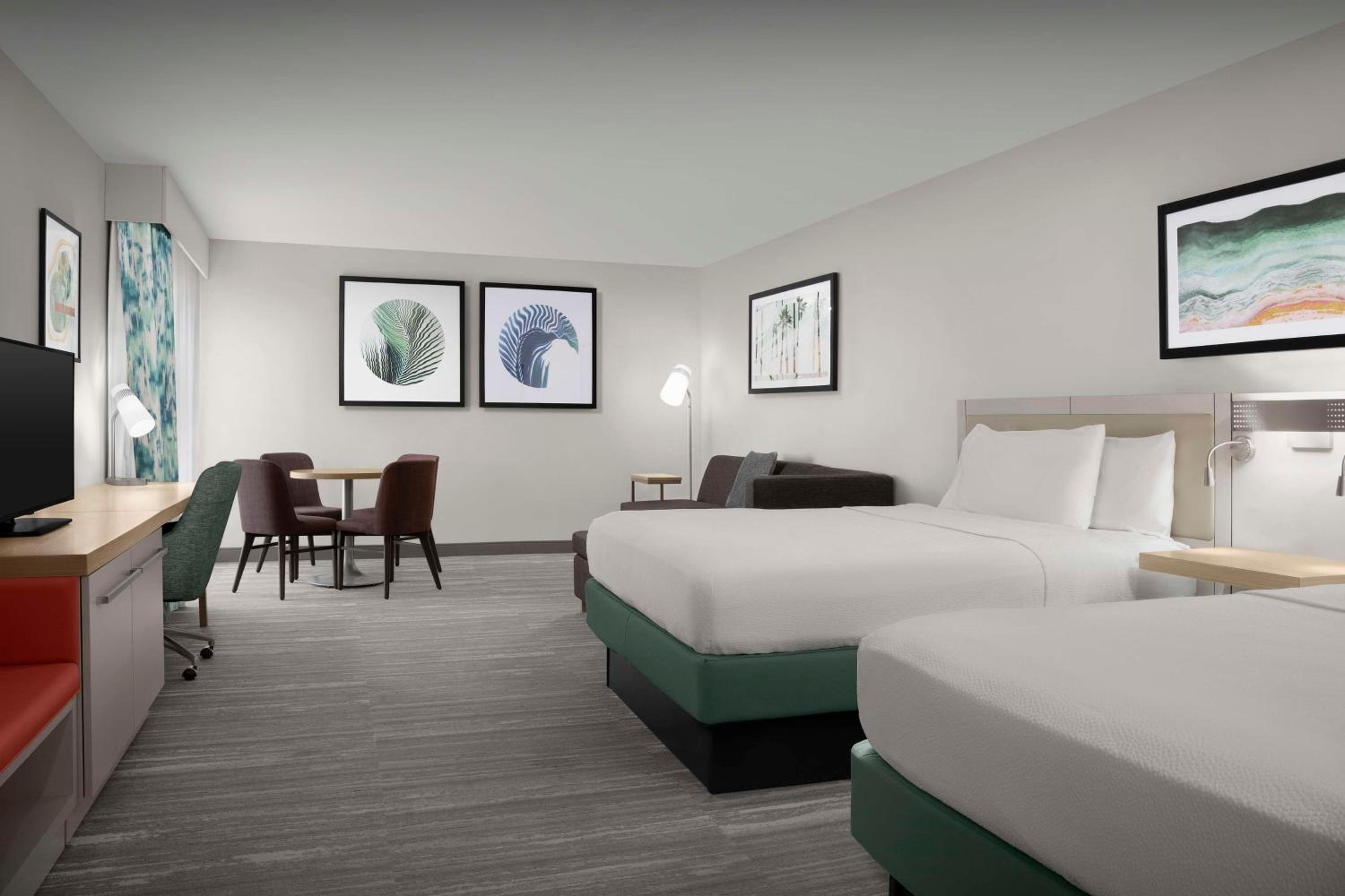 Junior Suite with Two Queen Beds - Photo 2