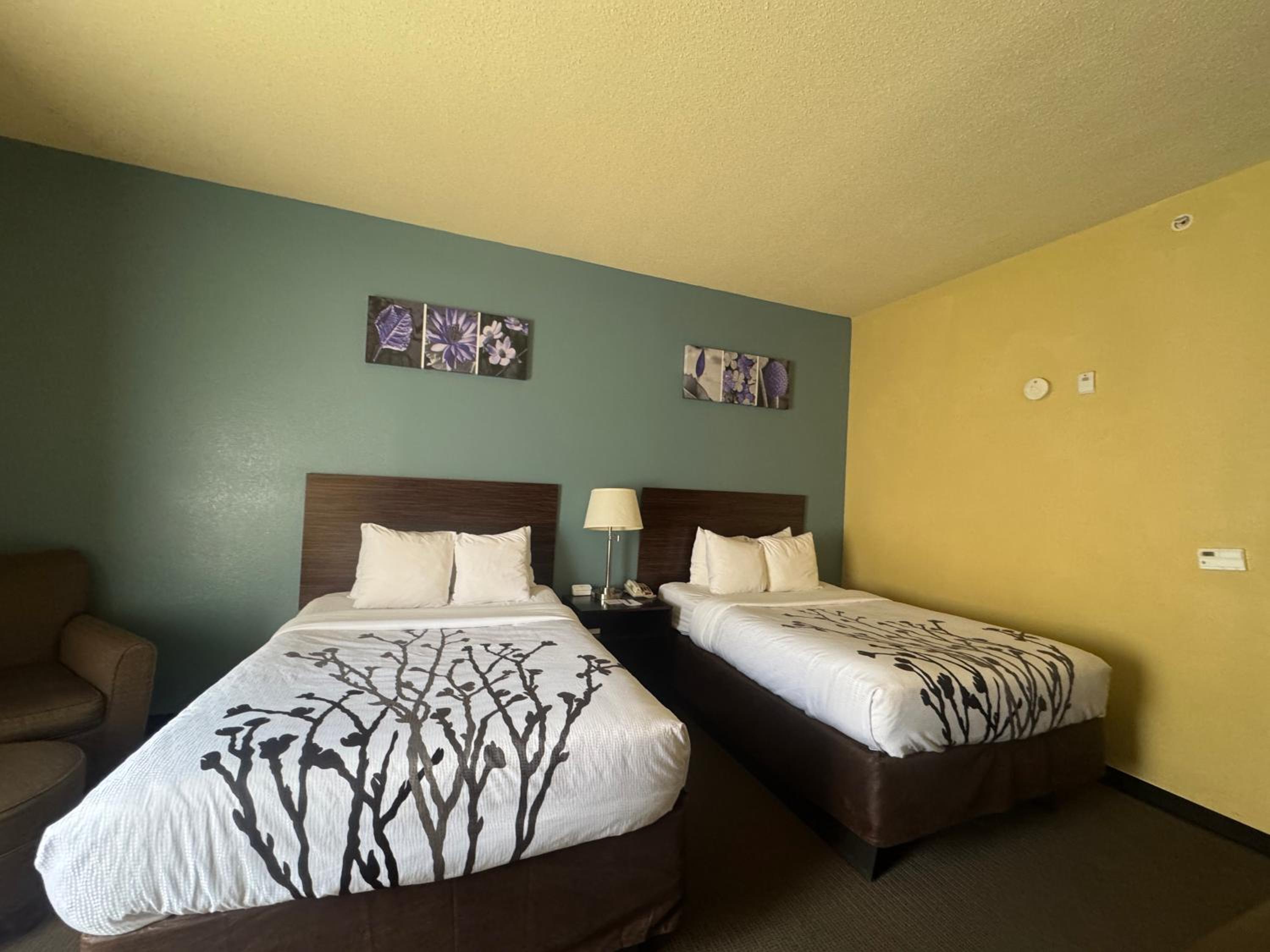 Double Room with Two Double Beds - Non-Smoking - Photo 3