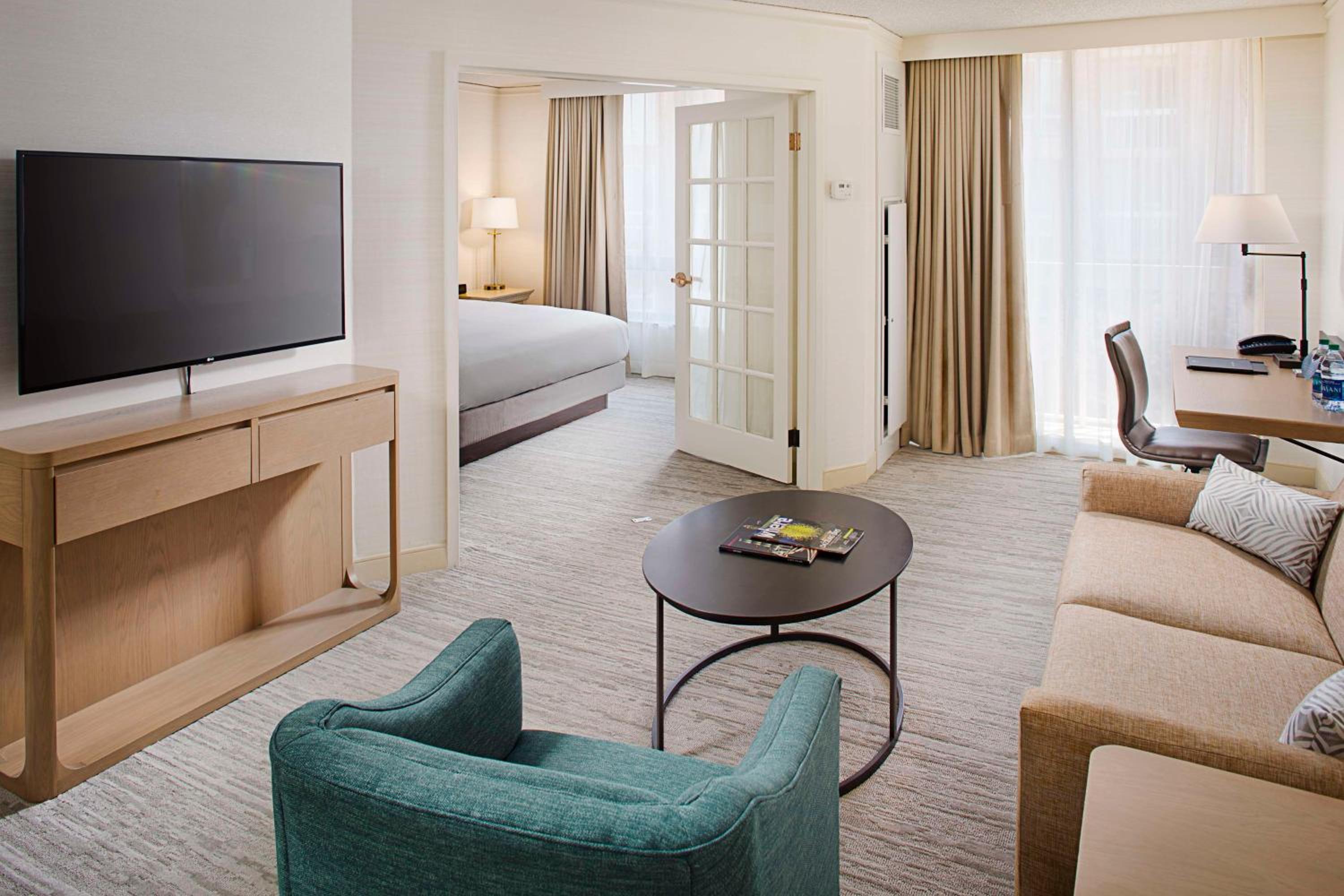 One-Bedroom King Suite with Bath Tub - Disability Access - Photo 5