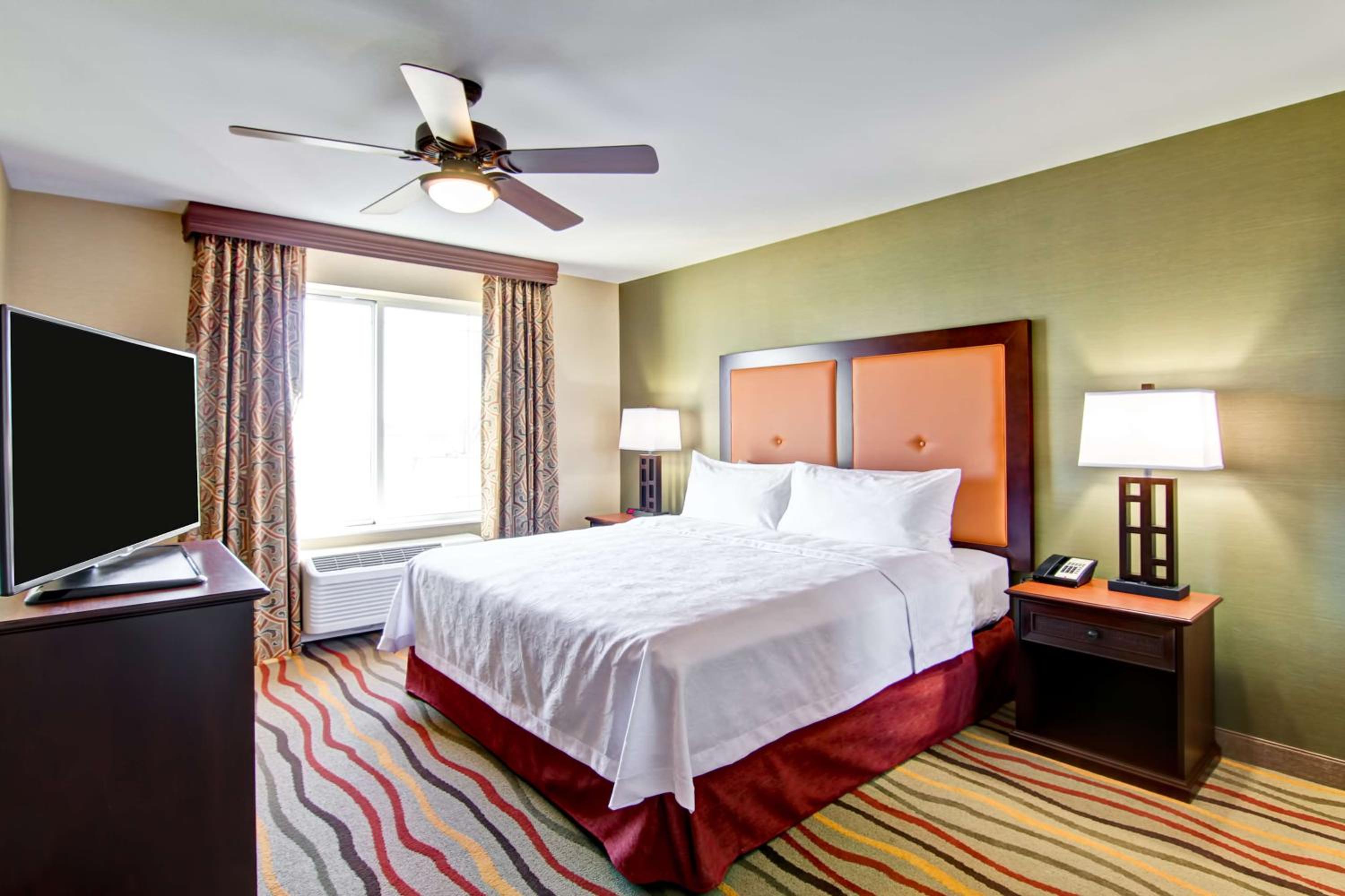One-Bedroom King Suite - Non-Smoking