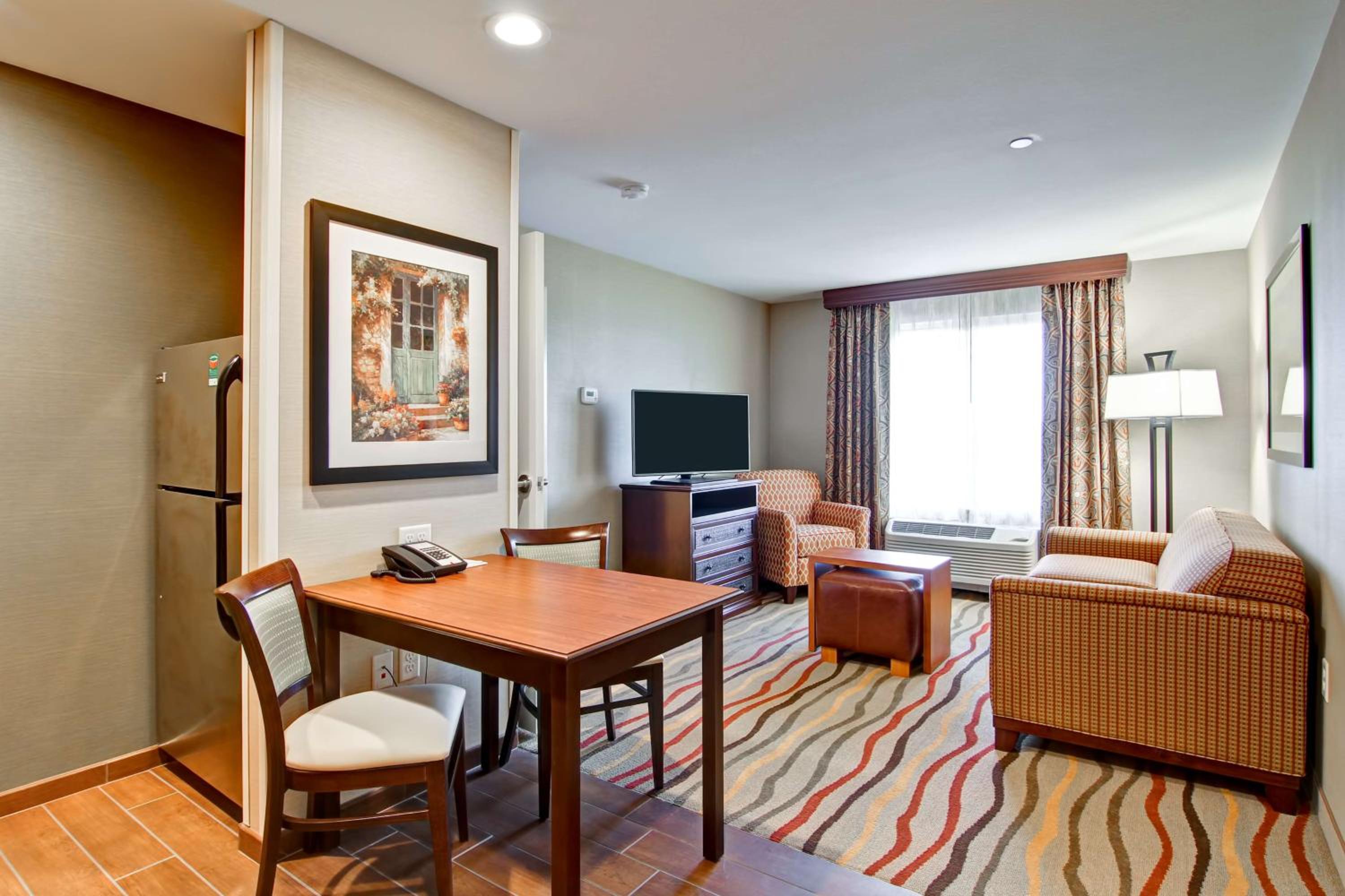 Queen Suite with Two Queen Beds - Mobility and Hearing Access/Non-Smoking photo 2