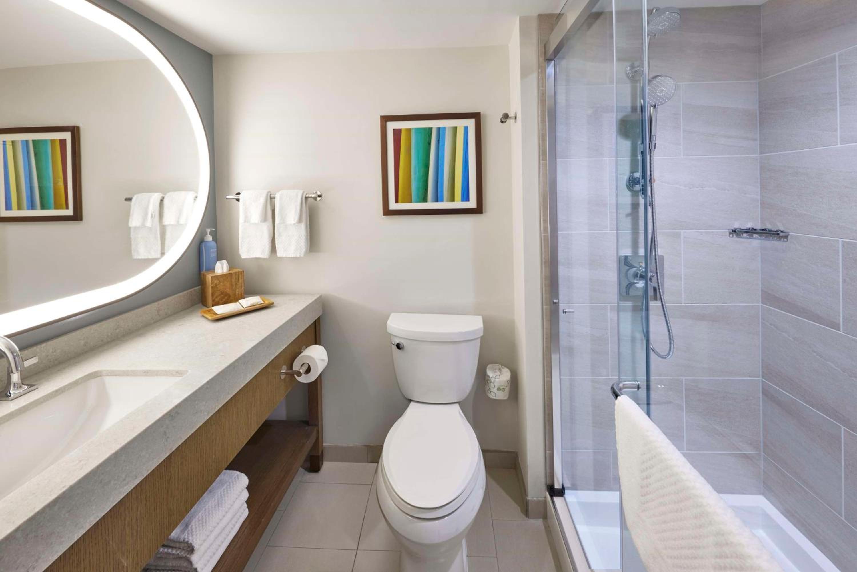Rainbow Tower Ocean Front High Floor with One King Bed photo 2